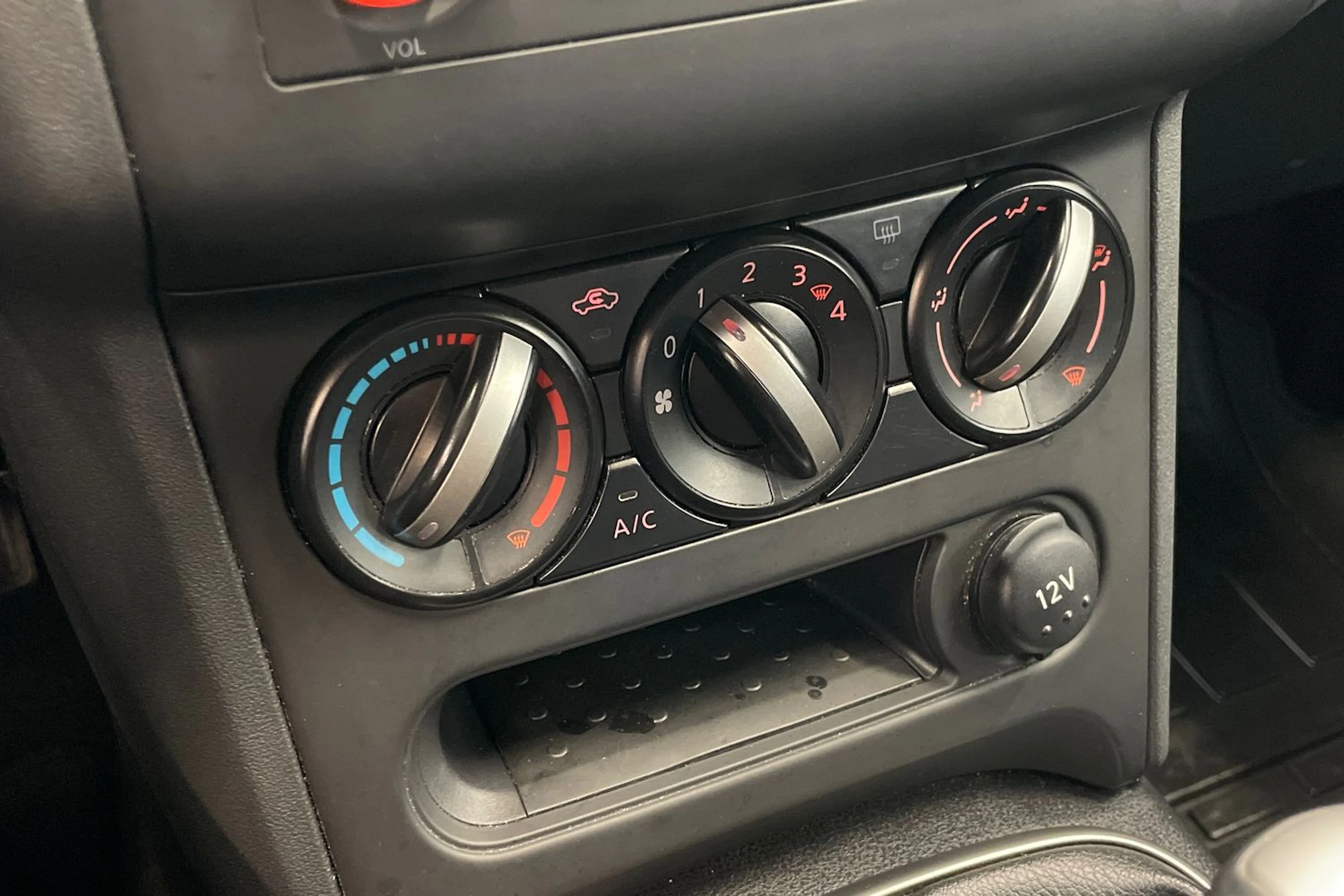 Harmaa Nissan Qashqai 2012 kuva 17.