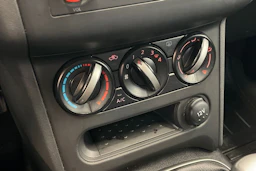 Harmaa Nissan Qashqai 2012 kuva 17.