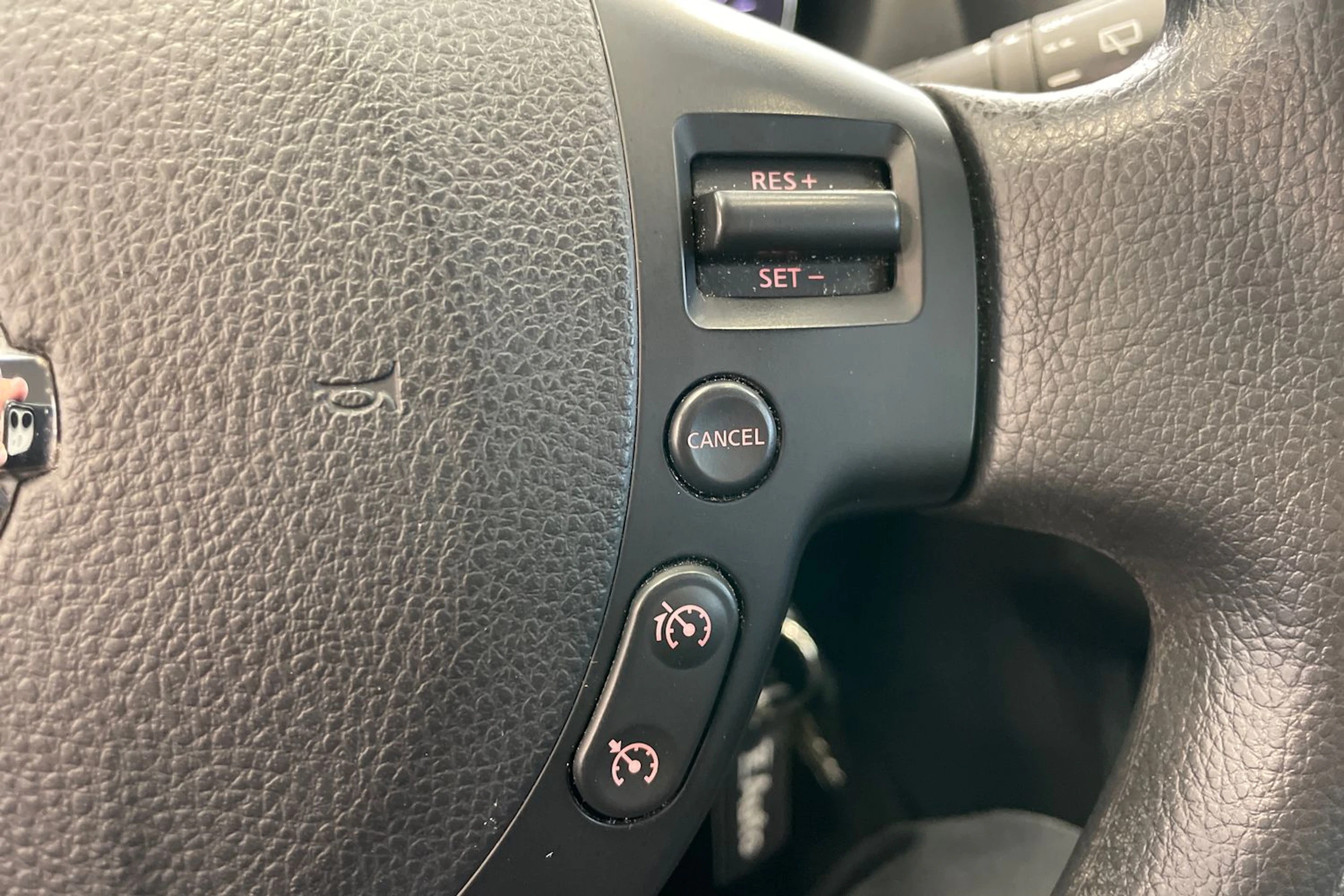Harmaa Nissan Qashqai 2012 kuva 19.
