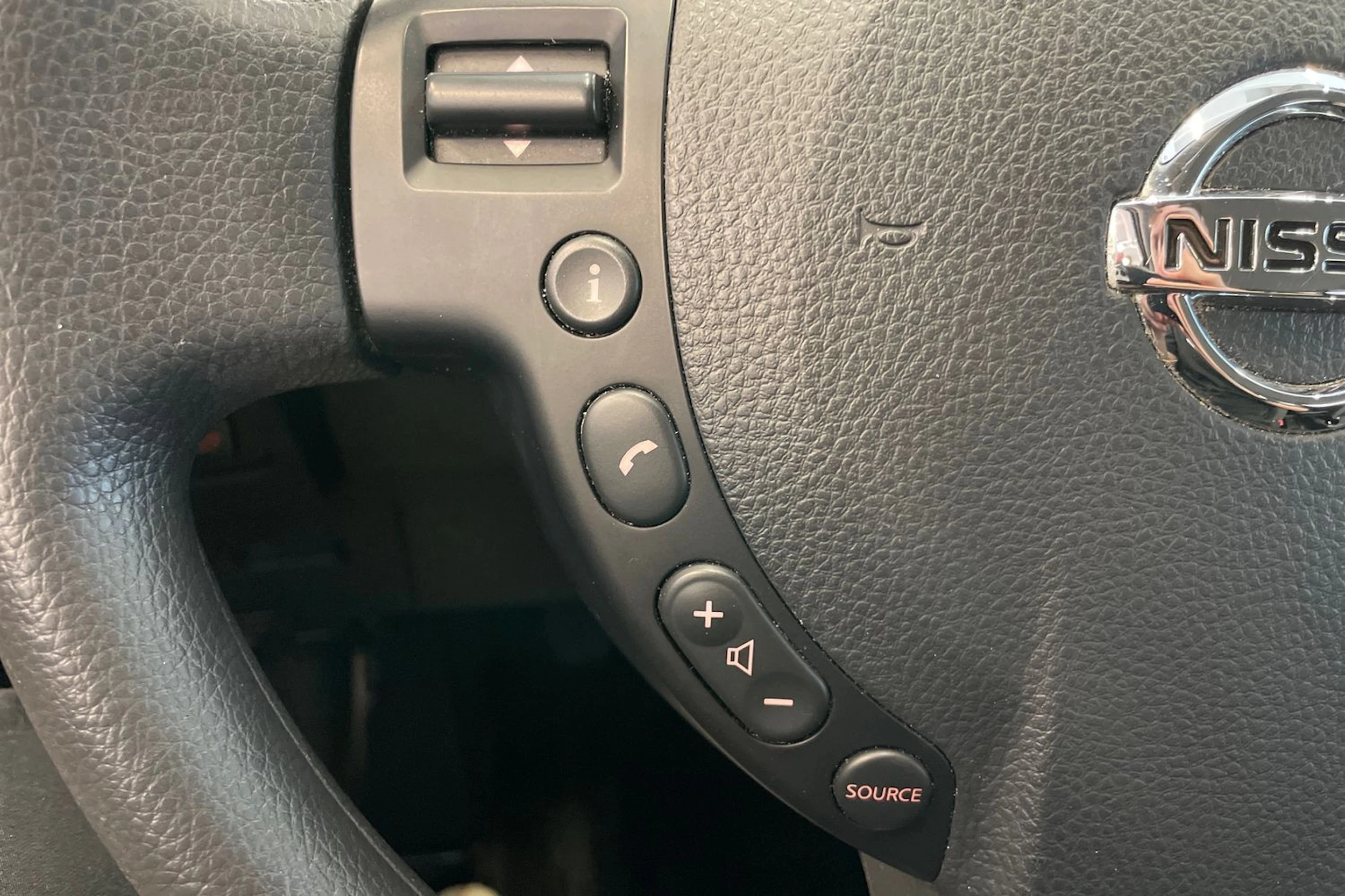 Harmaa Nissan Qashqai 2012 kuva 20.