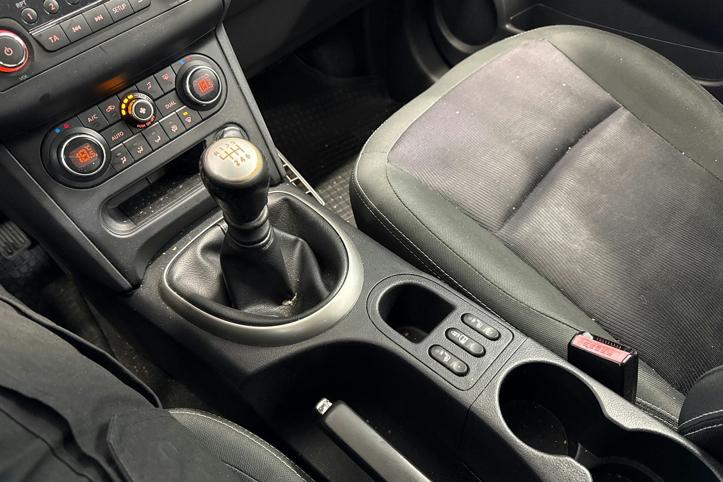 hopea Nissan Qashqai 2012 kuva 14.