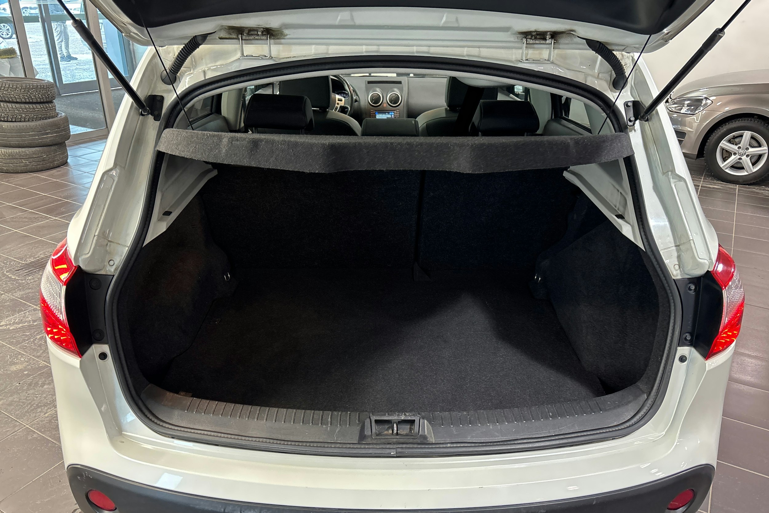 valkoinen Nissan Qashqai 2013 kuva 14.