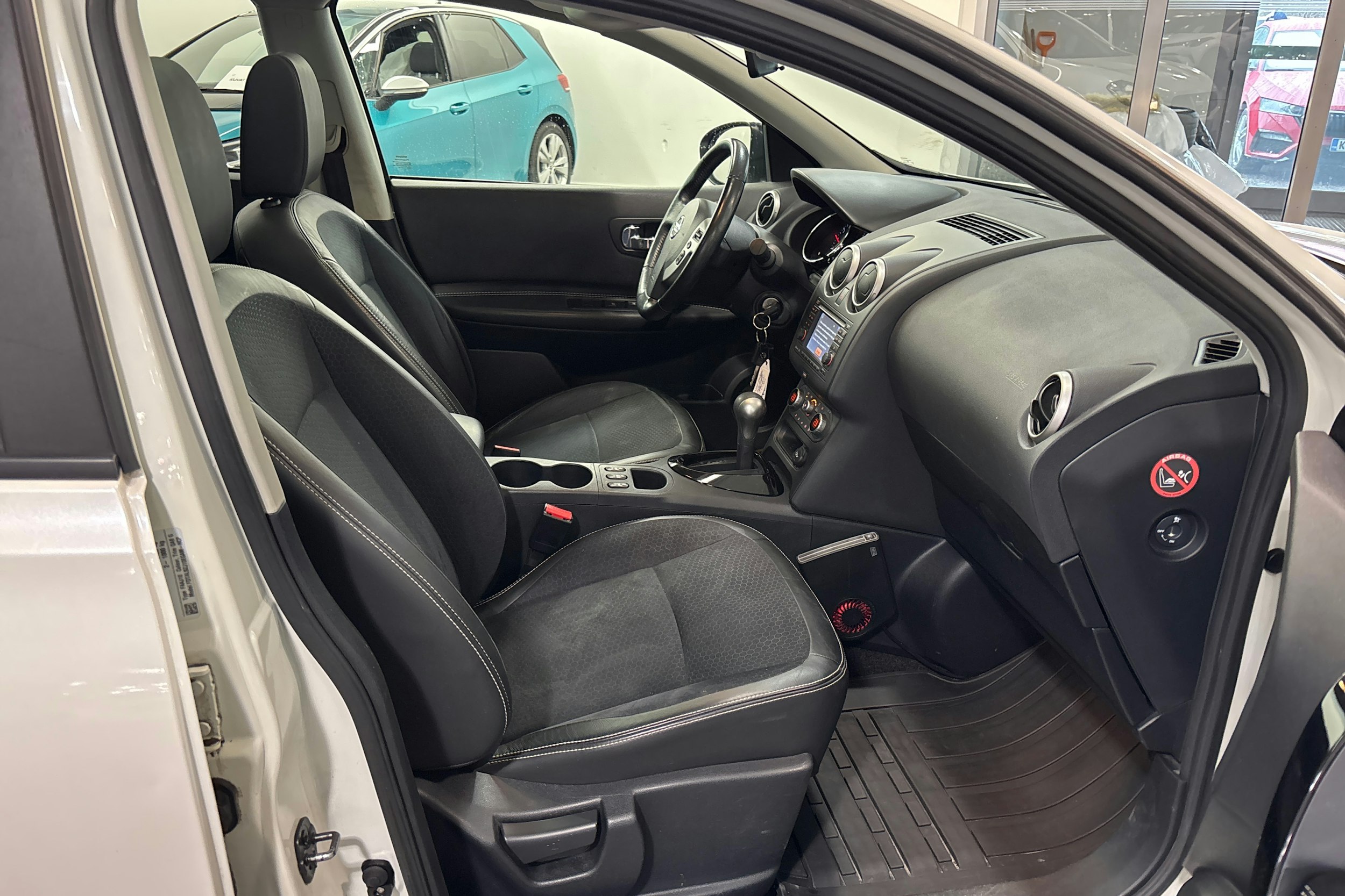 valkoinen Nissan Qashqai 2013 kuva 16.