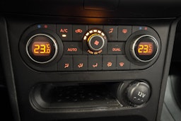 valkoinen Nissan Qashqai 2013 kuva 21.