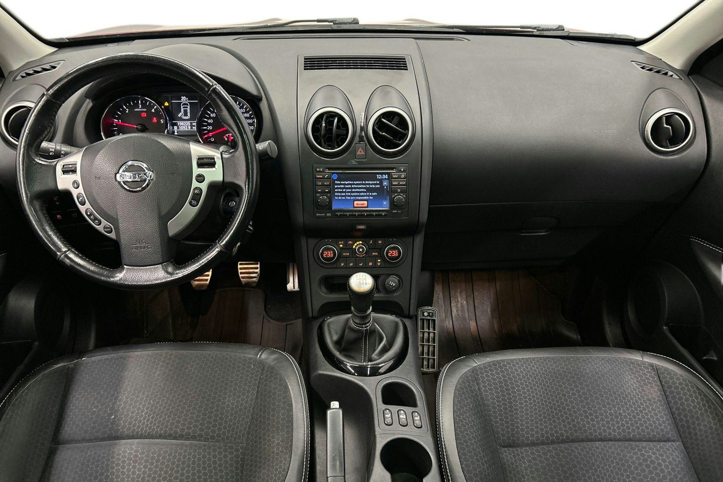 punainen Nissan Qashqai 2013 kuva 9.