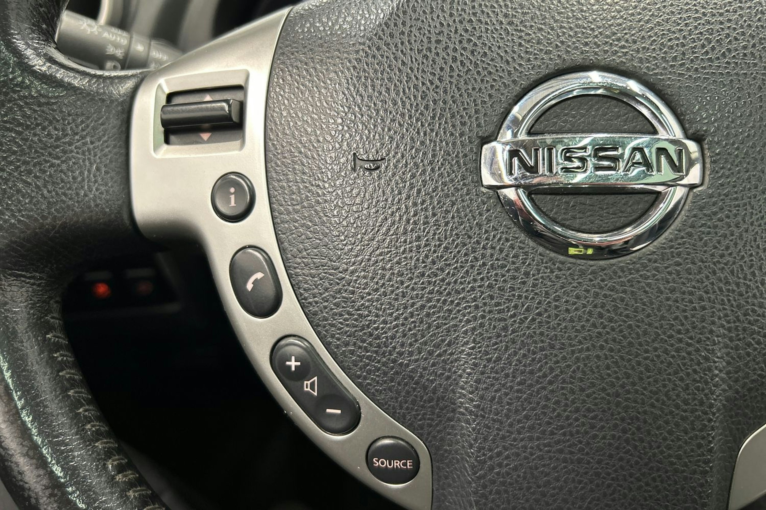 punainen Nissan Qashqai 2013 kuva 20.