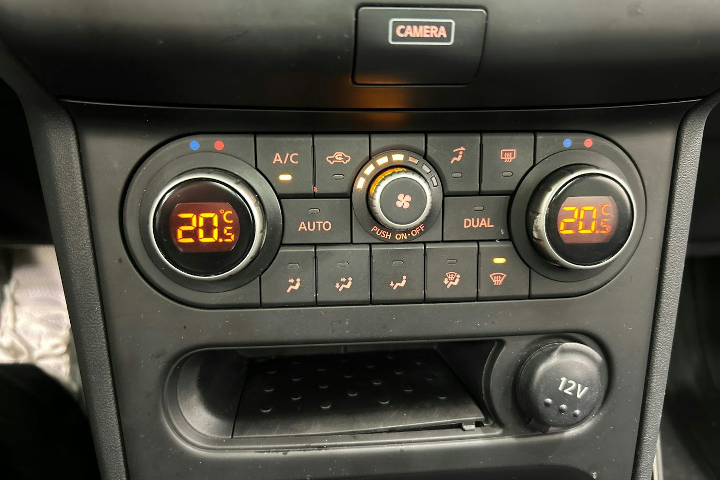 punainen Nissan Qashqai 2013 kuva 25.