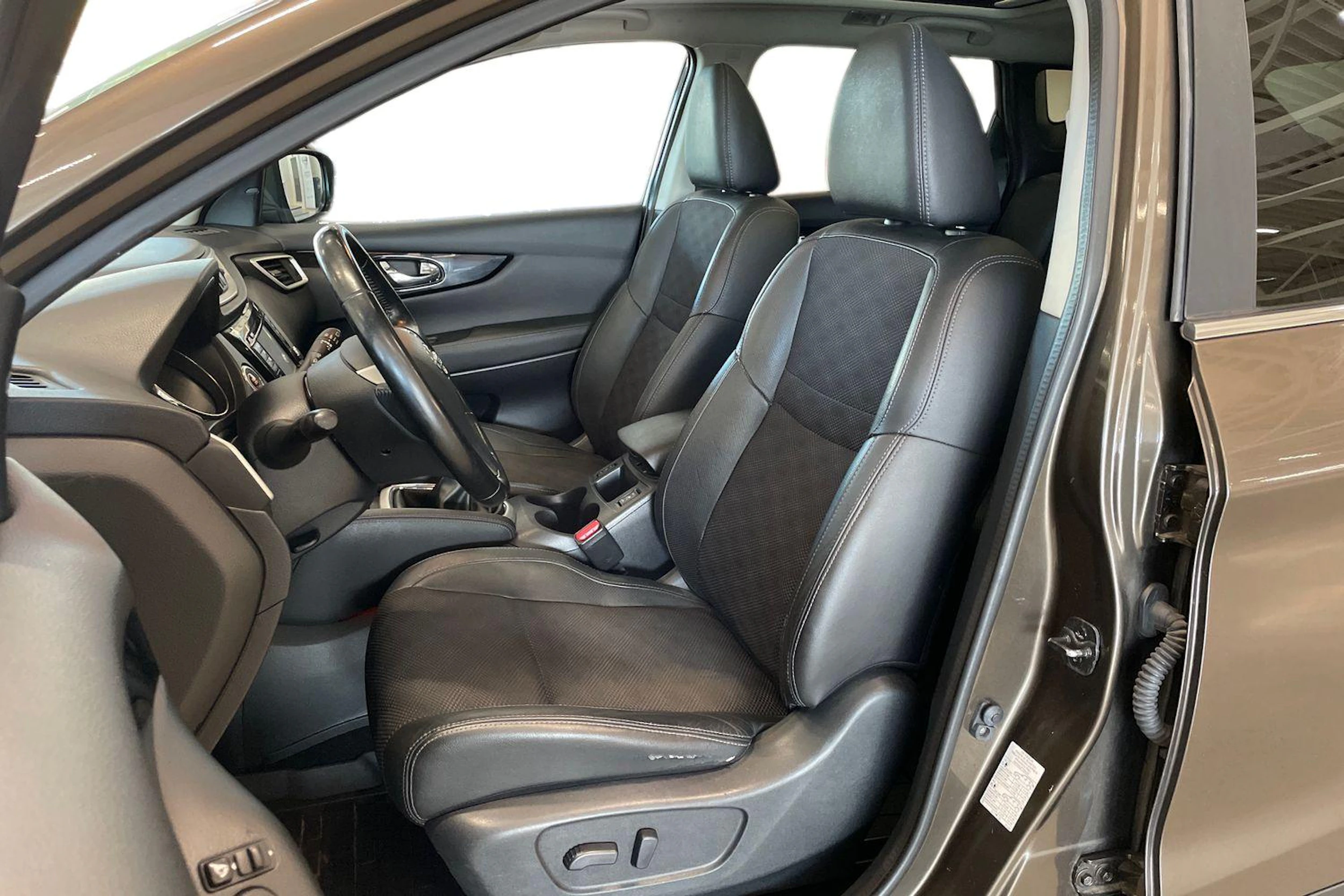 ruskea (beige) Nissan Qashqai 2014 kuva 6.