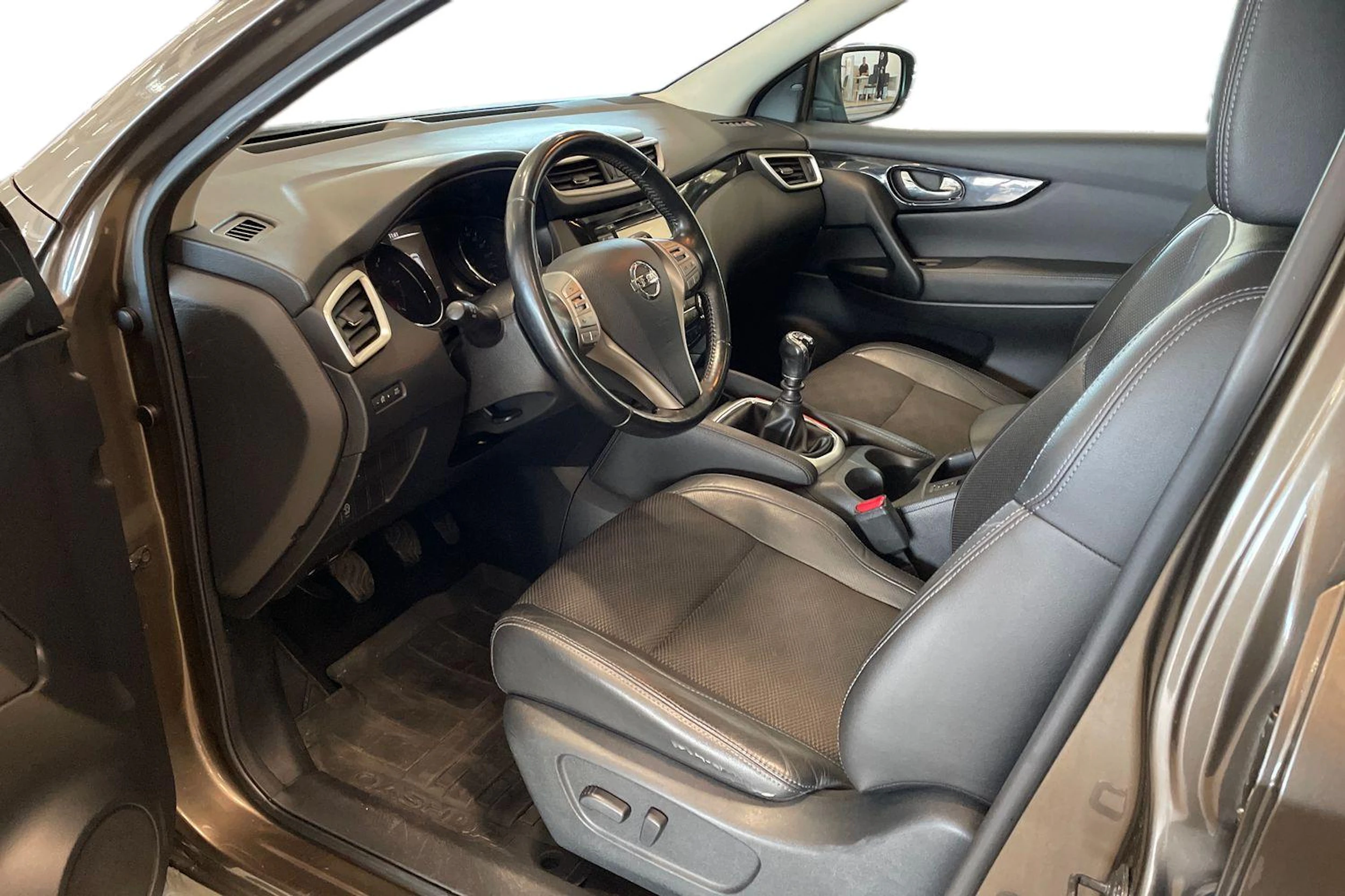 ruskea (beige) Nissan Qashqai 2014 kuva 7.
