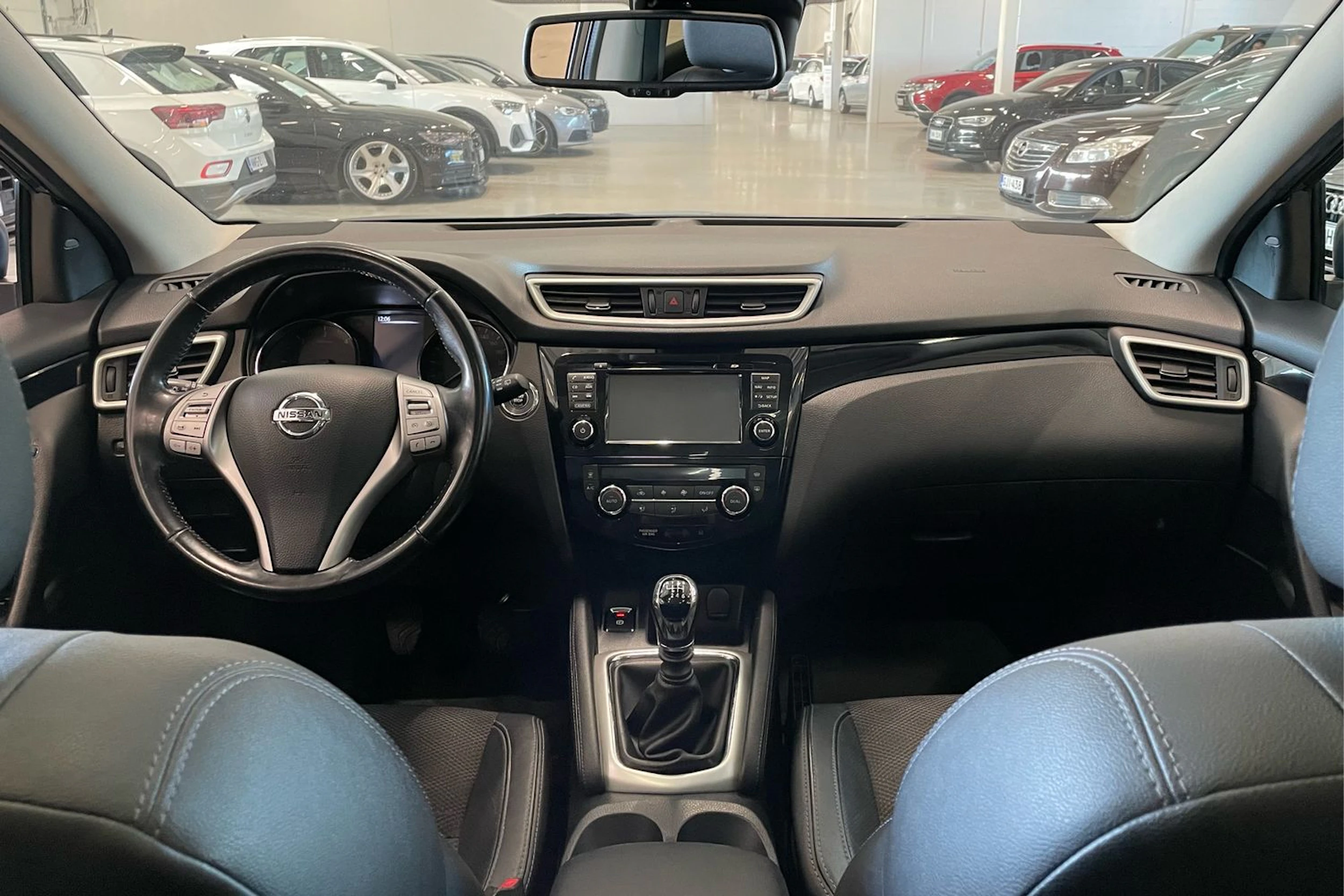 ruskea (beige) Nissan Qashqai 2014 kuva 12.