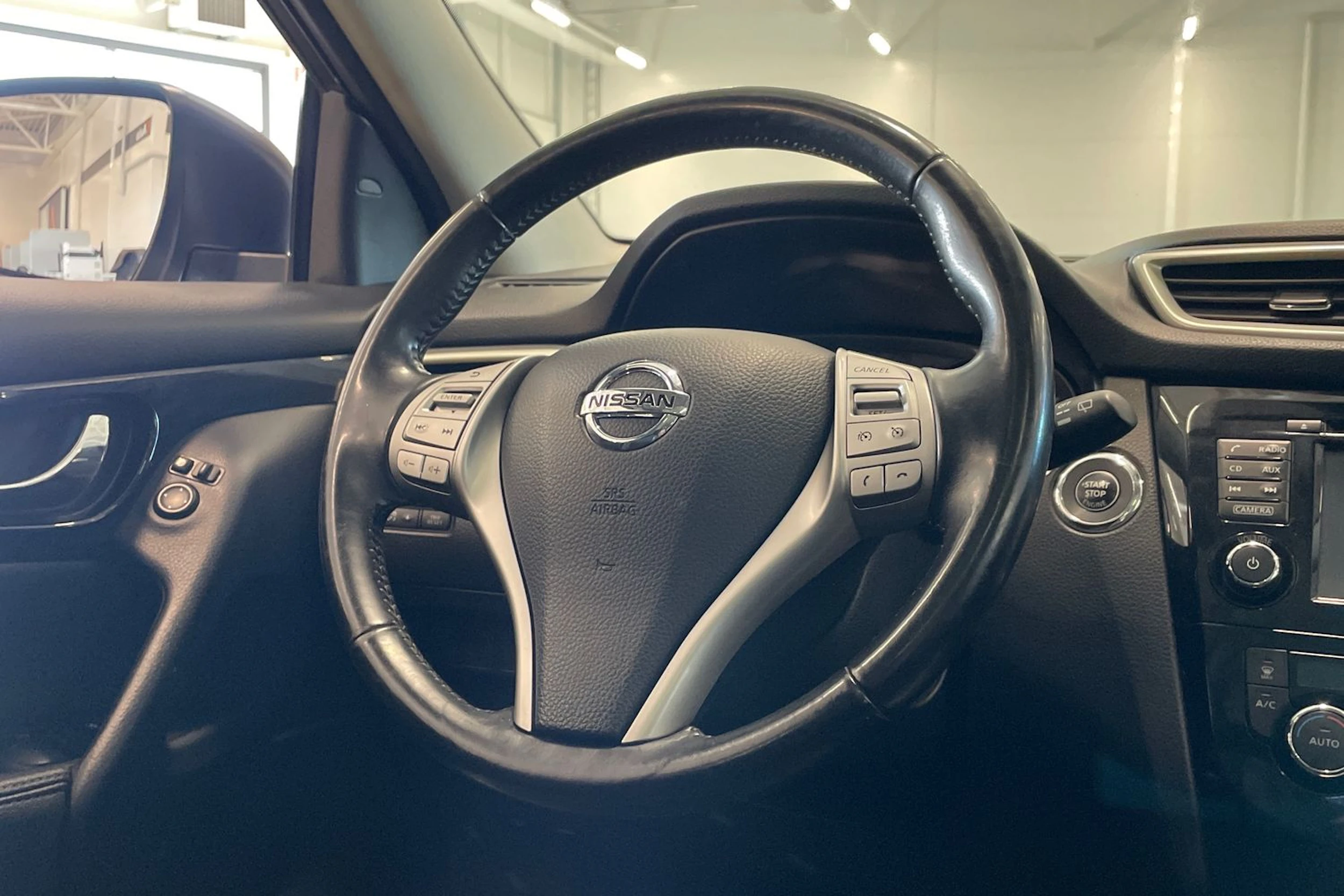 ruskea (beige) Nissan Qashqai 2014 kuva 13.
