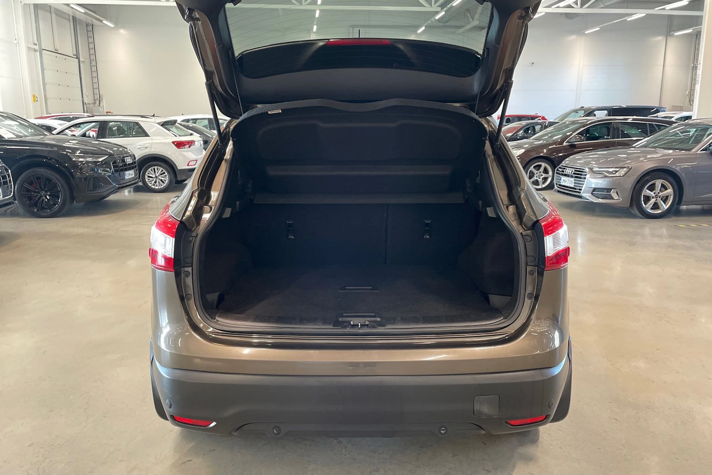 ruskea (beige) Nissan Qashqai 2014 kuva 25.
