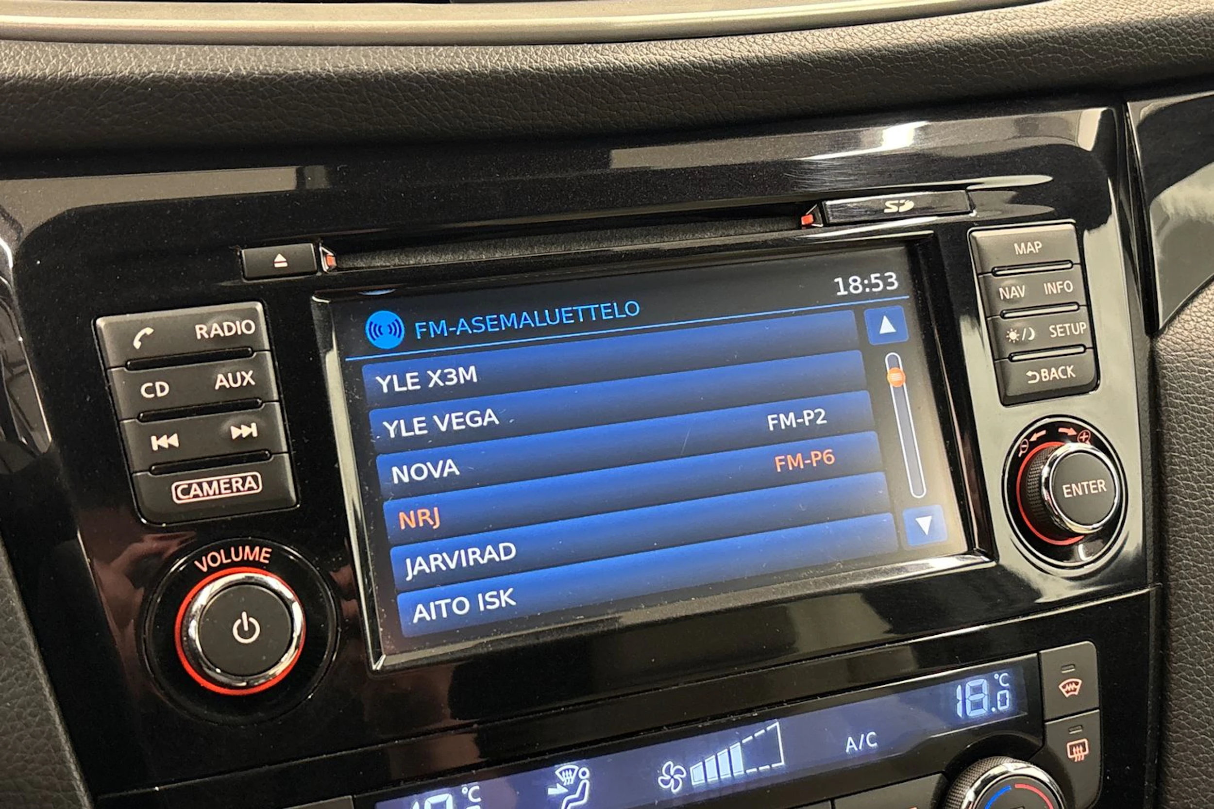 ruskea (beige) Nissan Qashqai 2014 kuva 17.