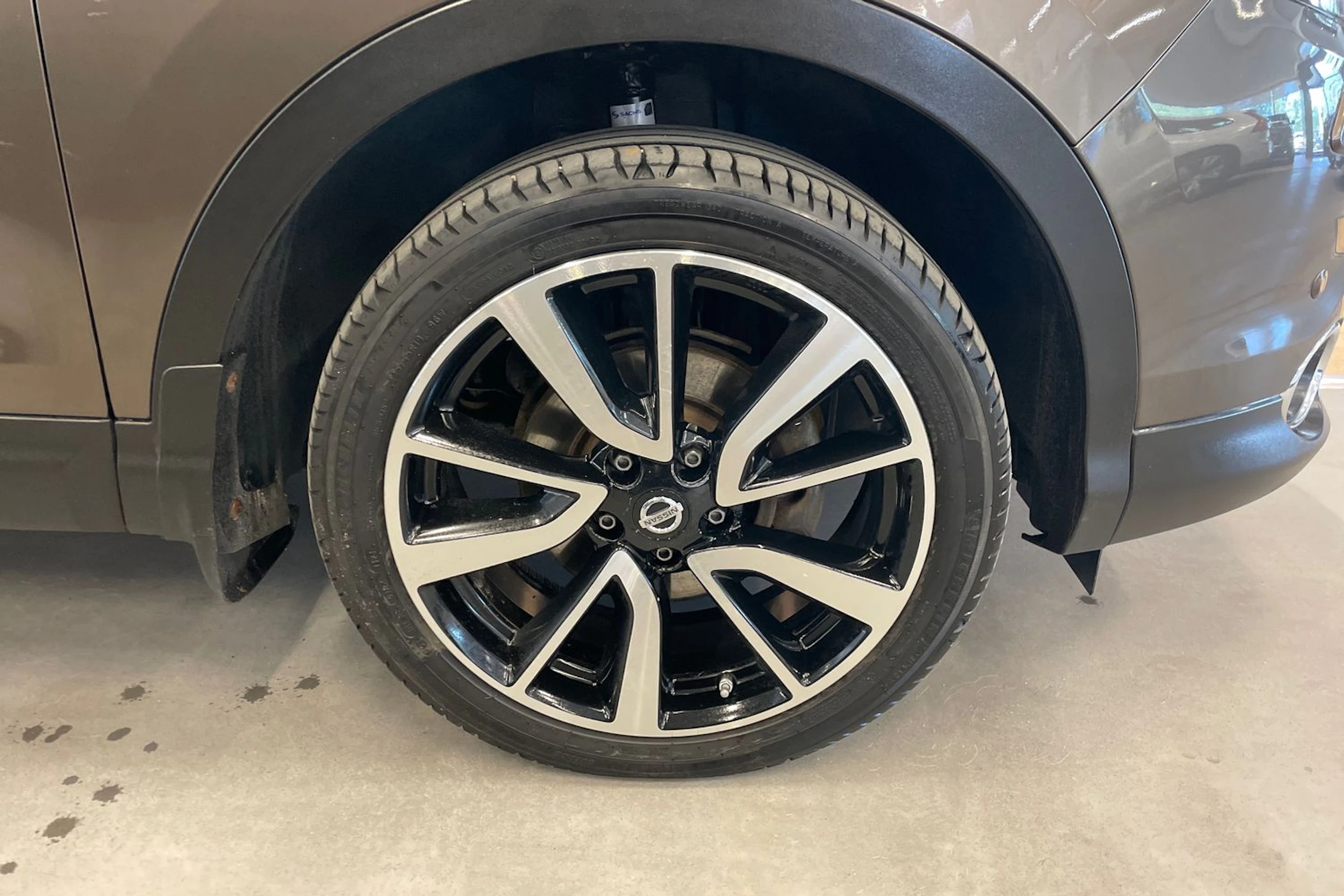 ruskea (beige) Nissan Qashqai 2014 kuva 13.