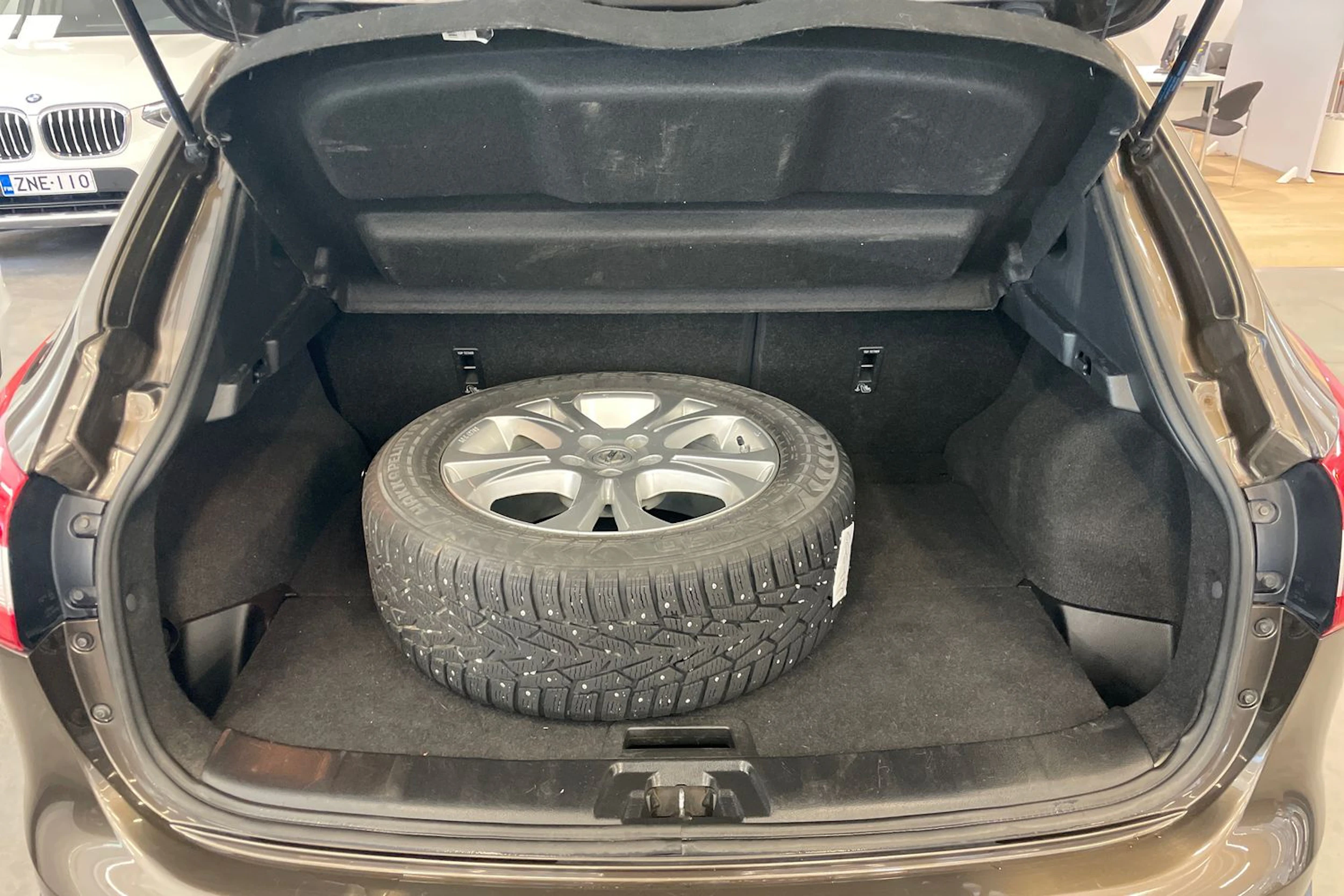 ruskea (beige) Nissan Qashqai 2014 kuva 16.