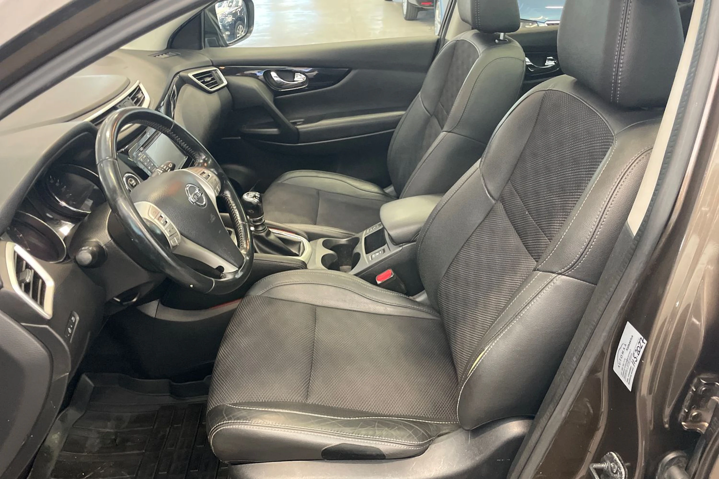 ruskea (beige) Nissan Qashqai 2014 kuva 18.