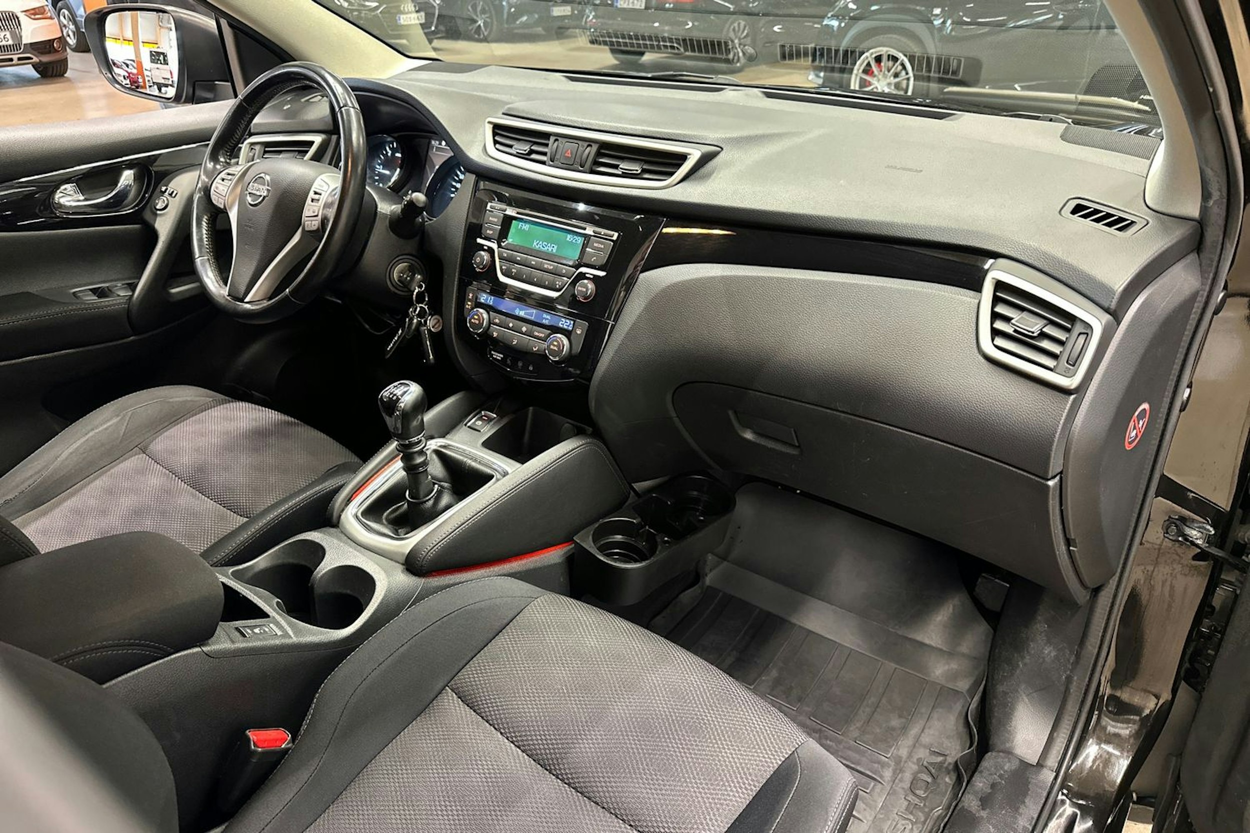 Musta Nissan Qashqai 2014 kuva 14.