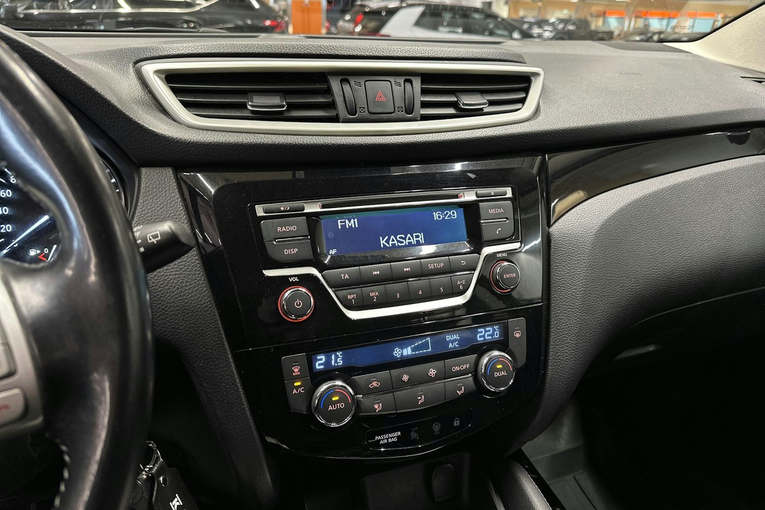 Musta Nissan Qashqai 2014 kuva 18.