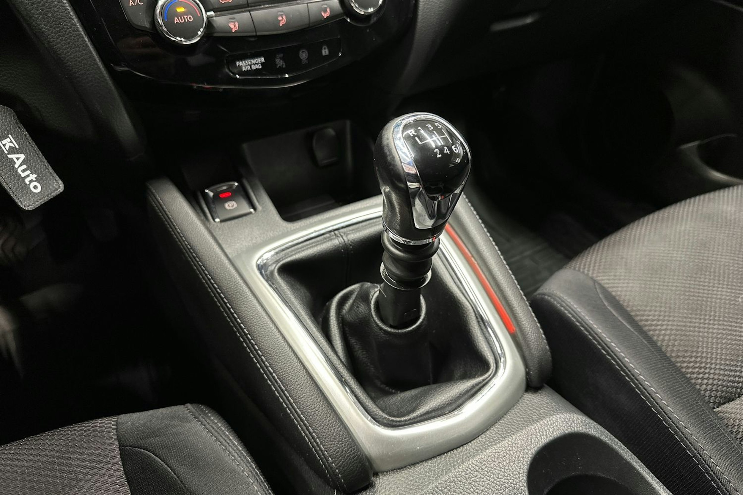 Musta Nissan Qashqai 2014 kuva 19.