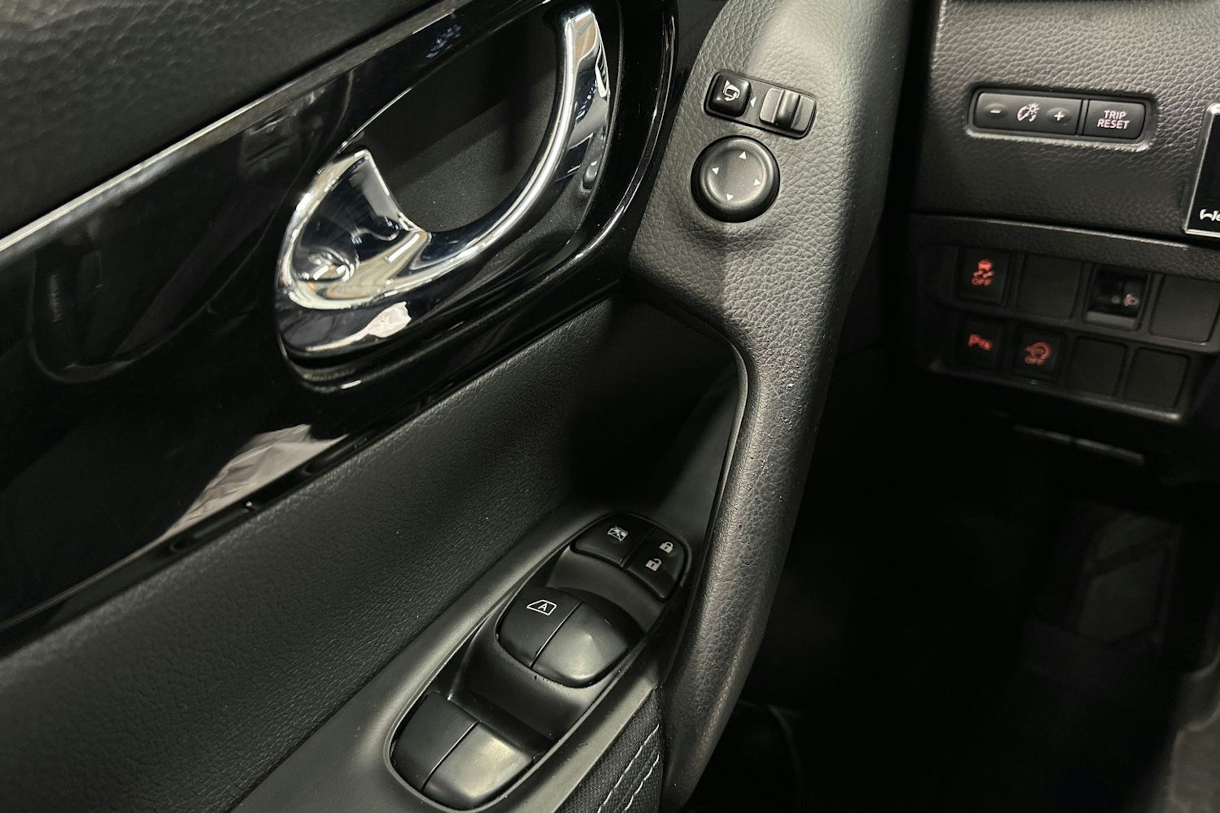 Musta Nissan Qashqai 2014 kuva 25.