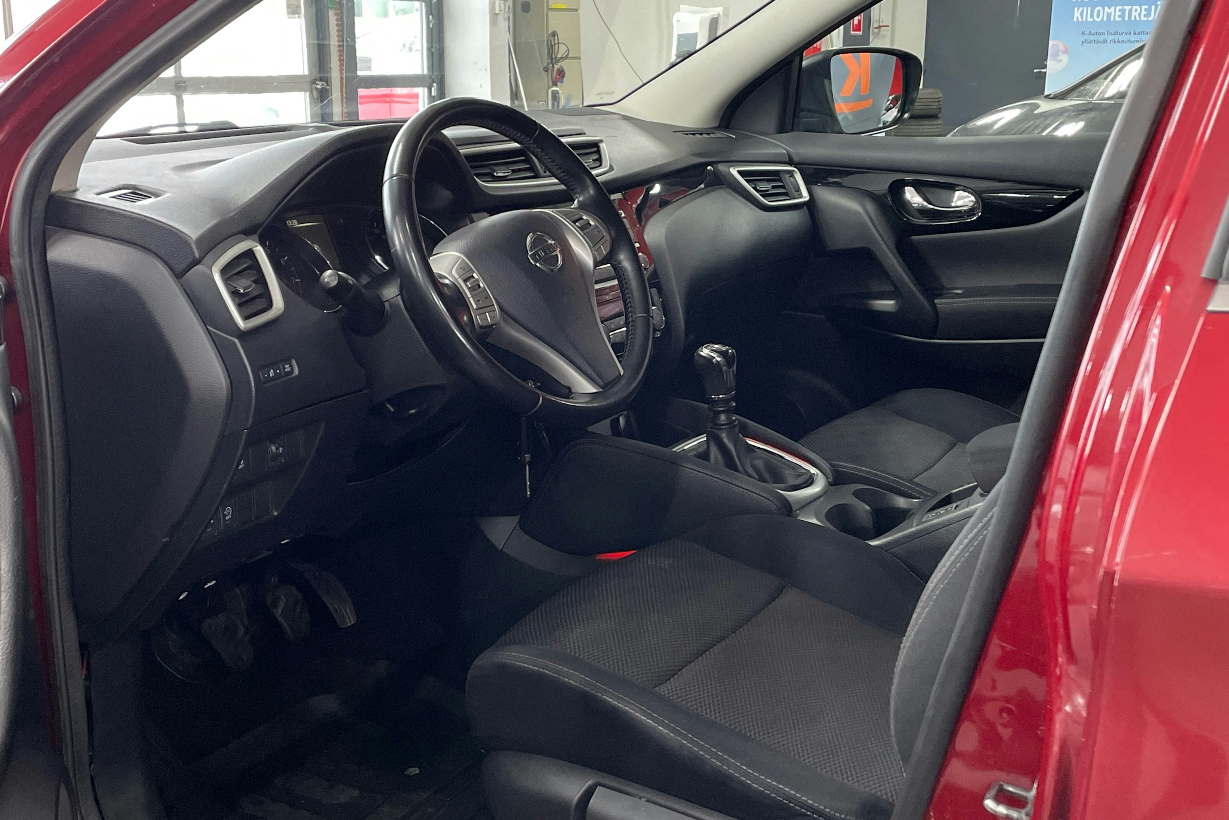 Punainen Nissan Qashqai 2014 kuva 6.