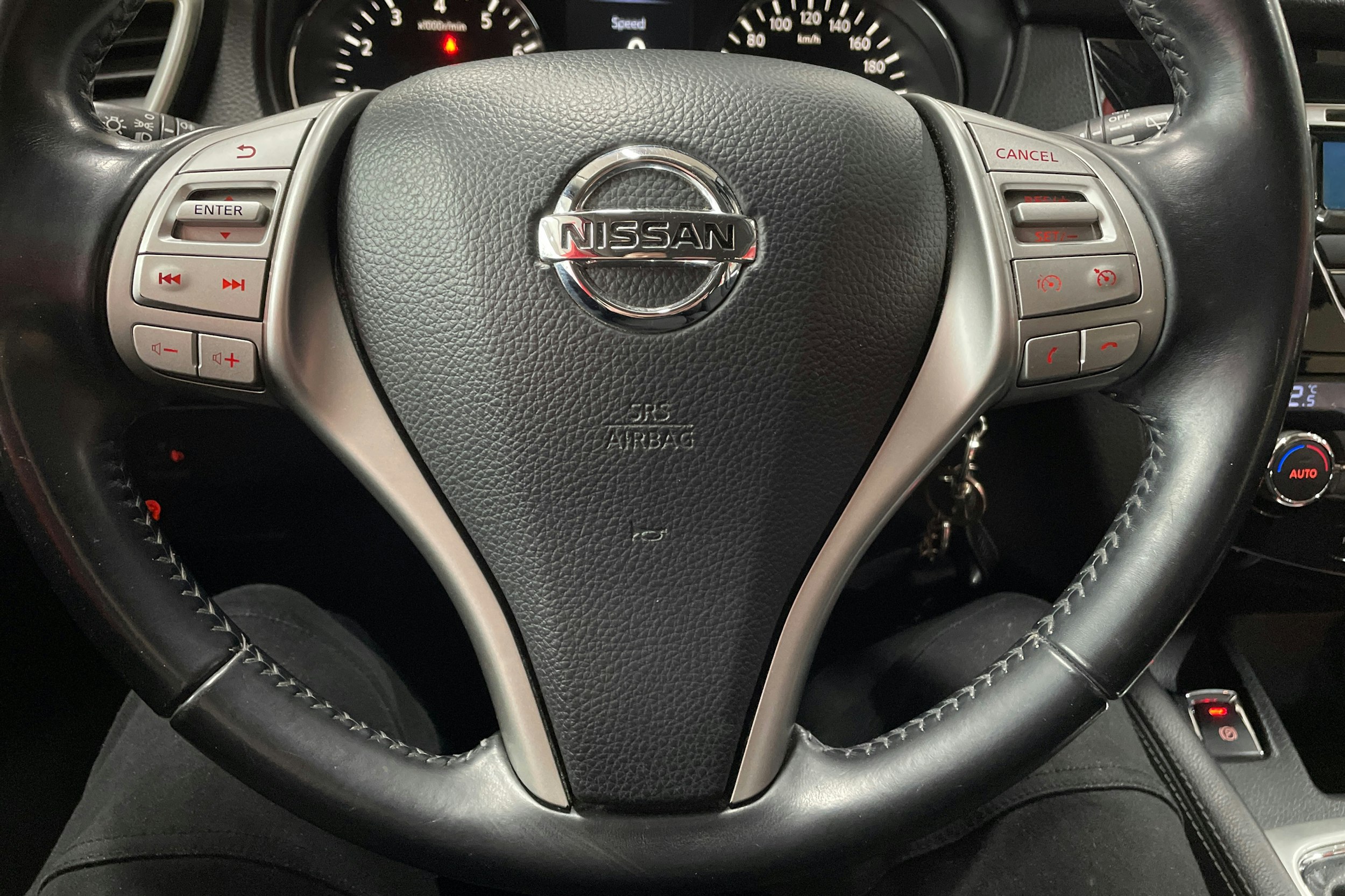 Punainen Nissan Qashqai 2014 kuva 8.