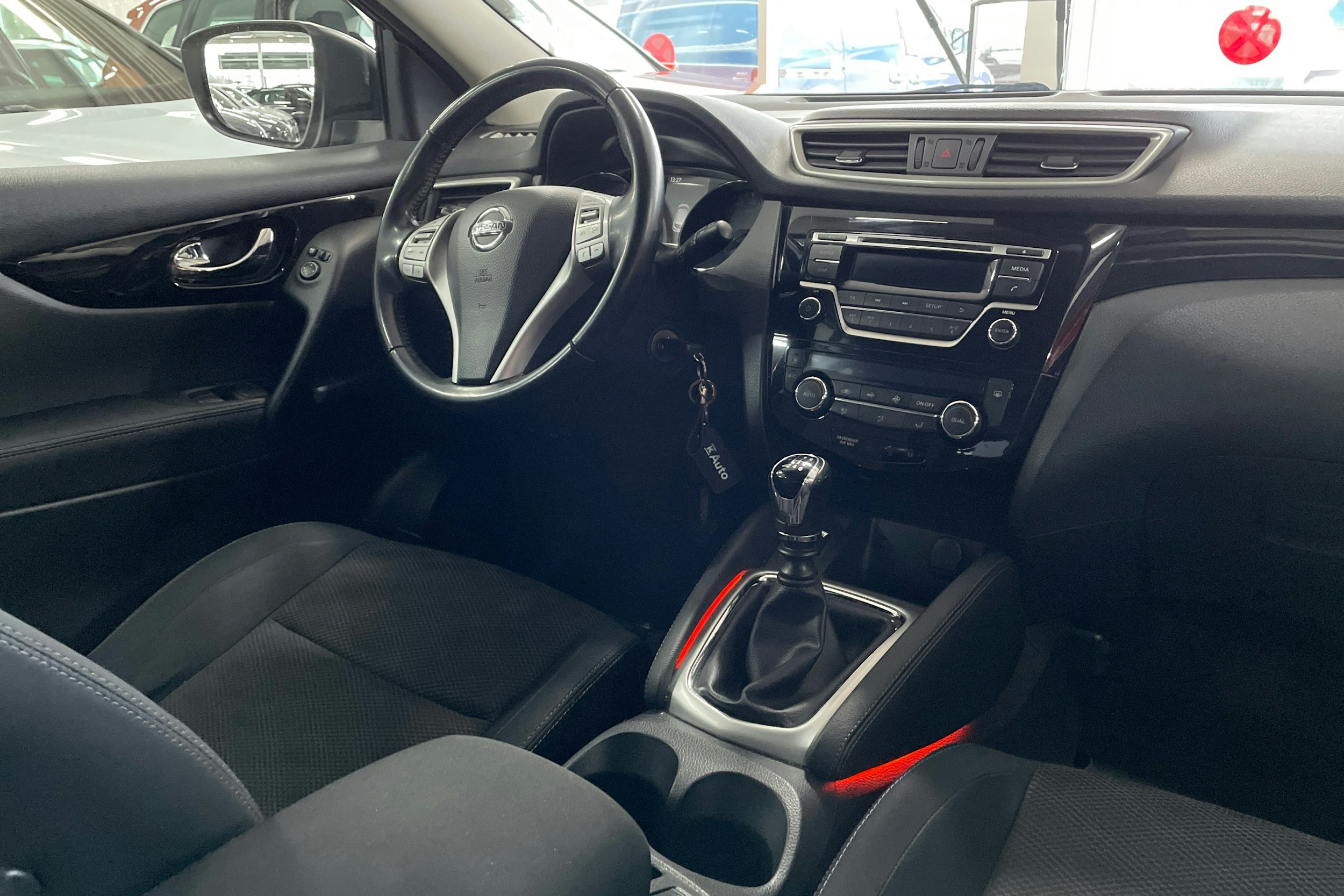 Punainen Nissan Qashqai 2014 kuva 9.