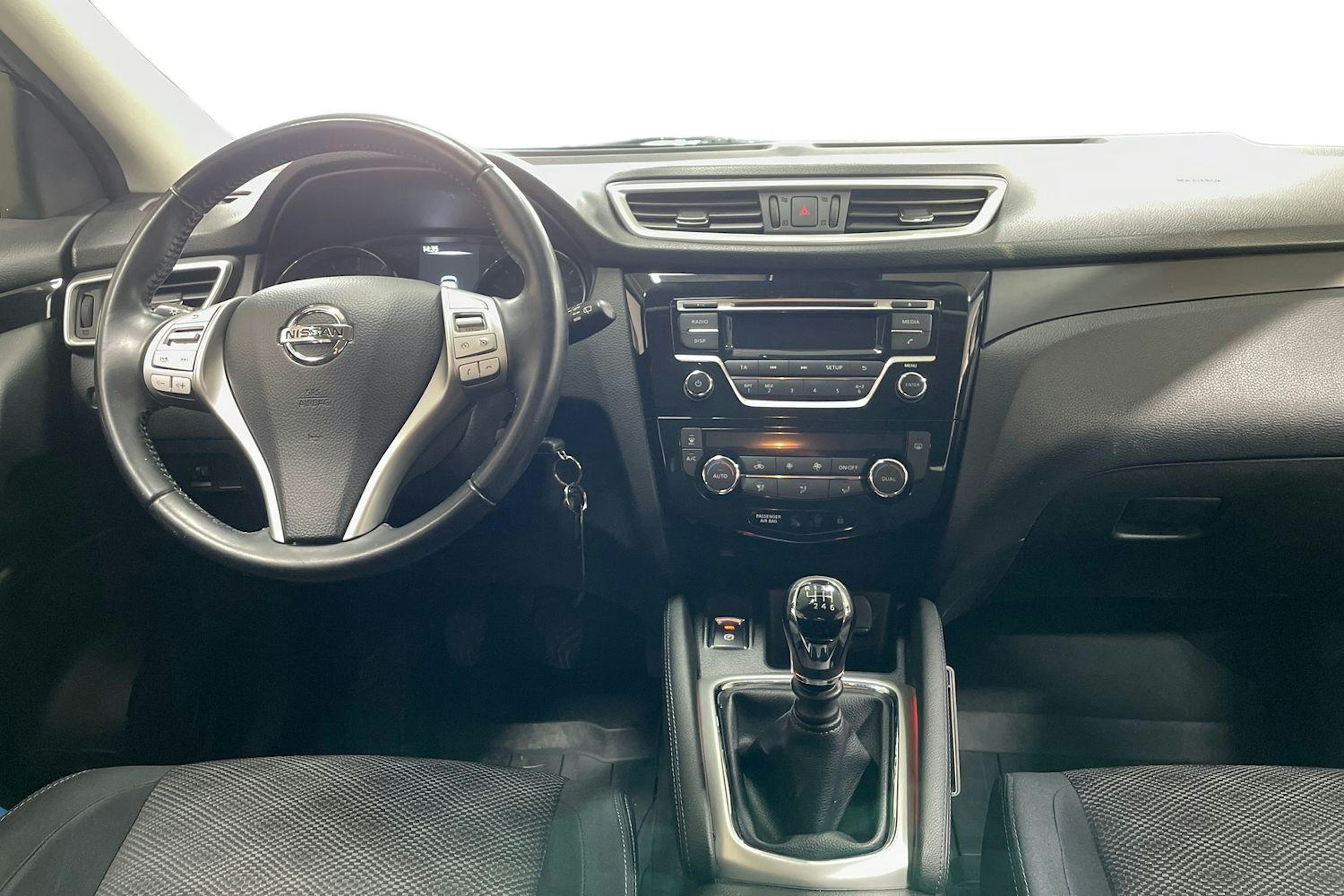 Ruskea (beige) Nissan Qashqai 2014 kuva 9.