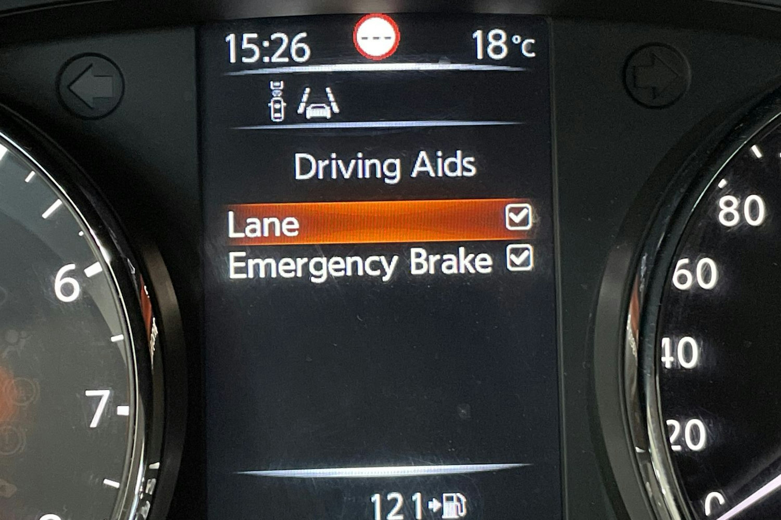 Ruskea (beige) Nissan Qashqai 2014 kuva 17.