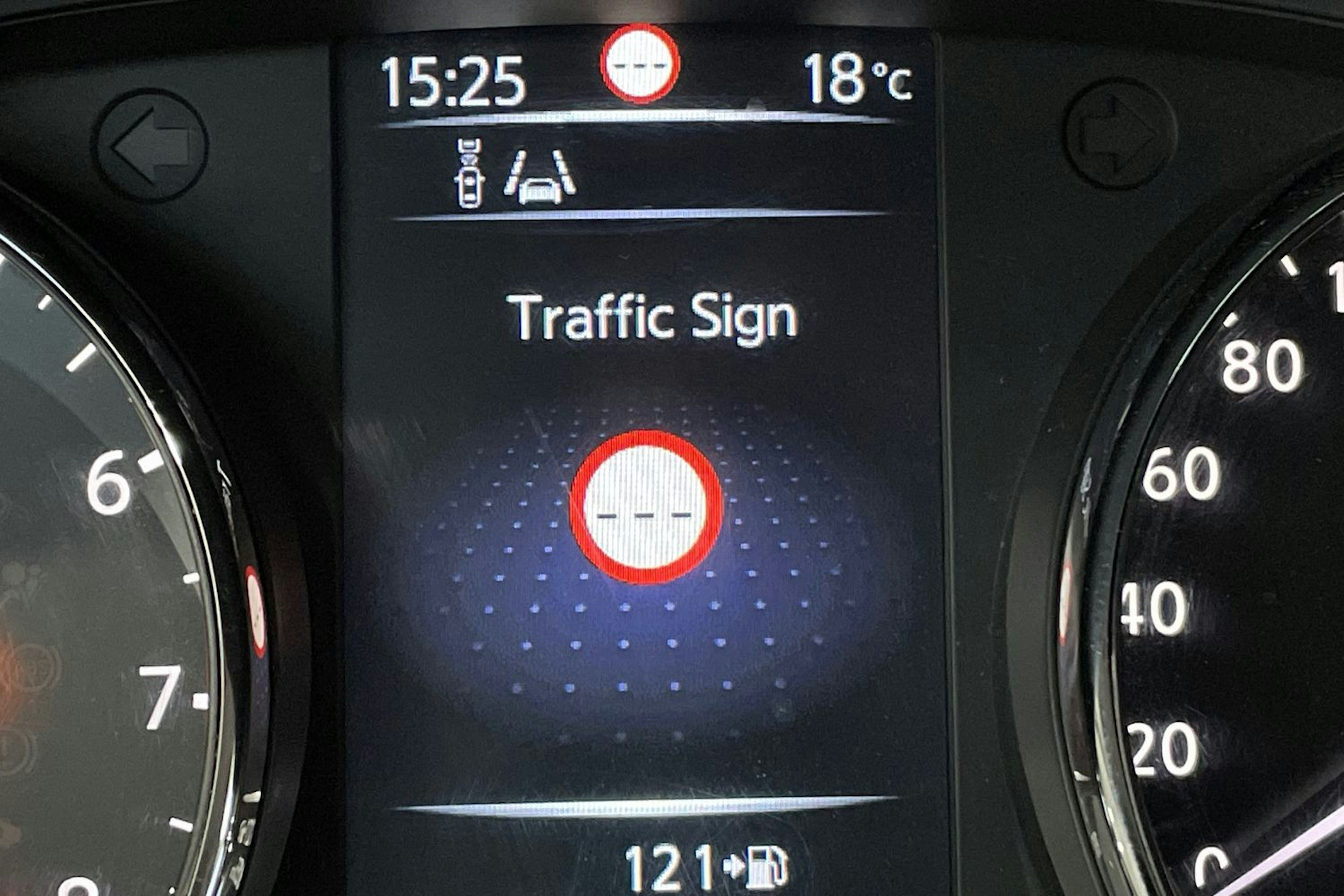 Ruskea (beige) Nissan Qashqai 2014 kuva 18.