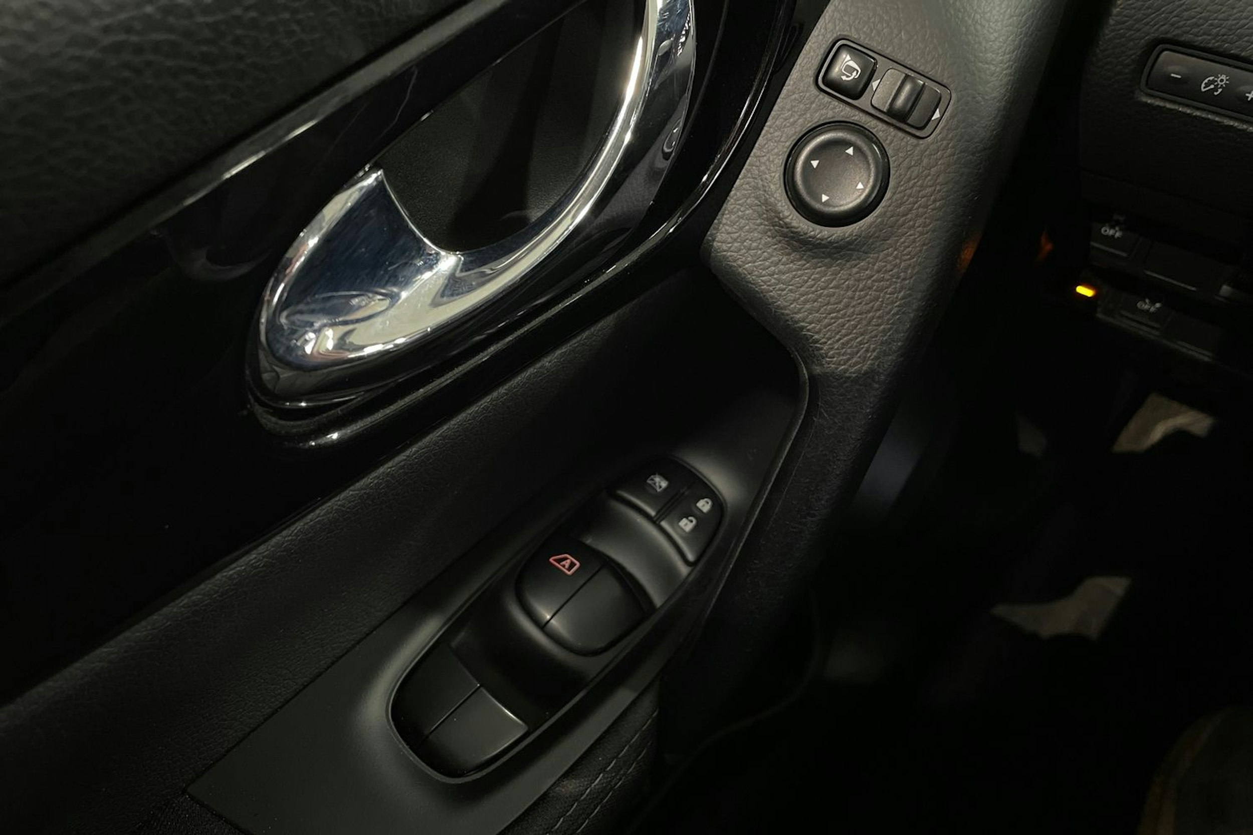 Ruskea (beige) Nissan Qashqai 2014 kuva 21.