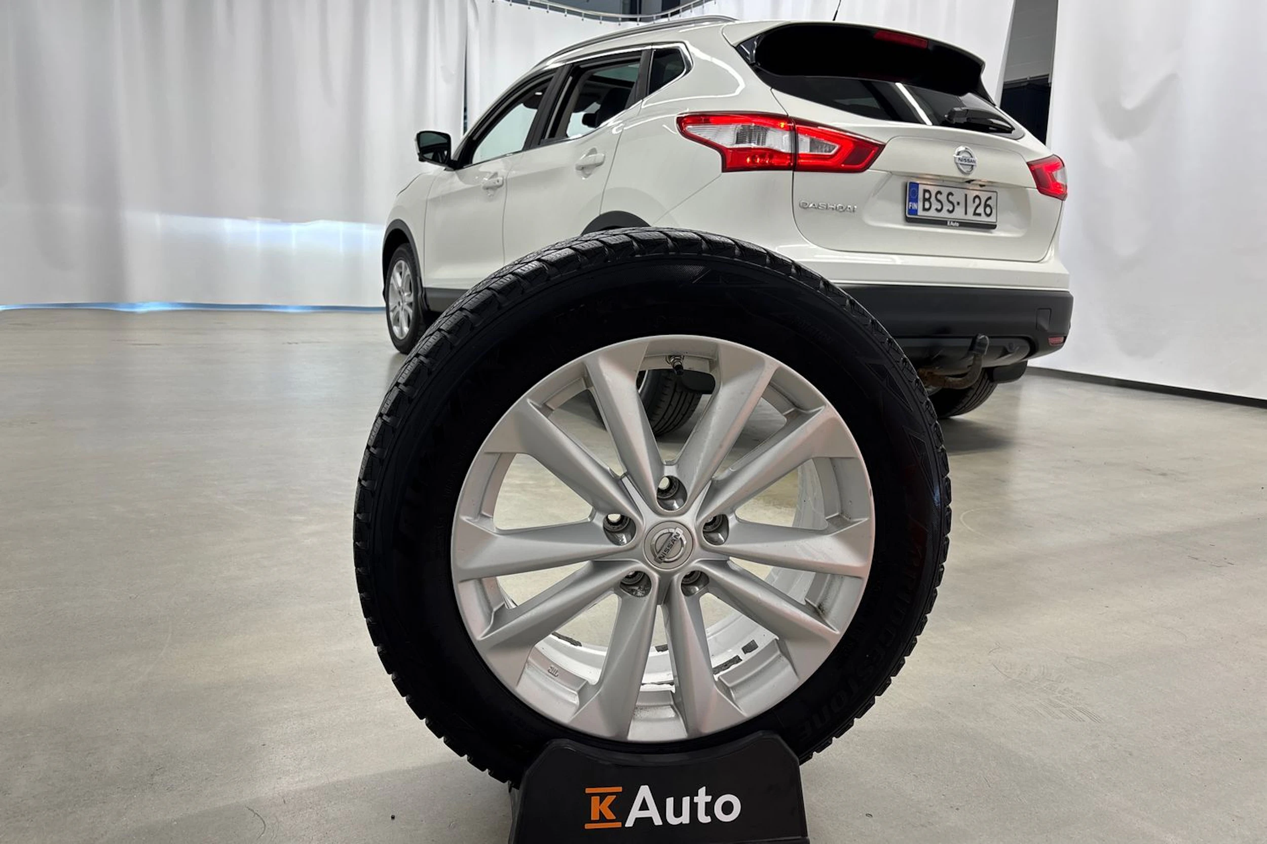 valkoinen Nissan Qashqai 2015 kuva 13.