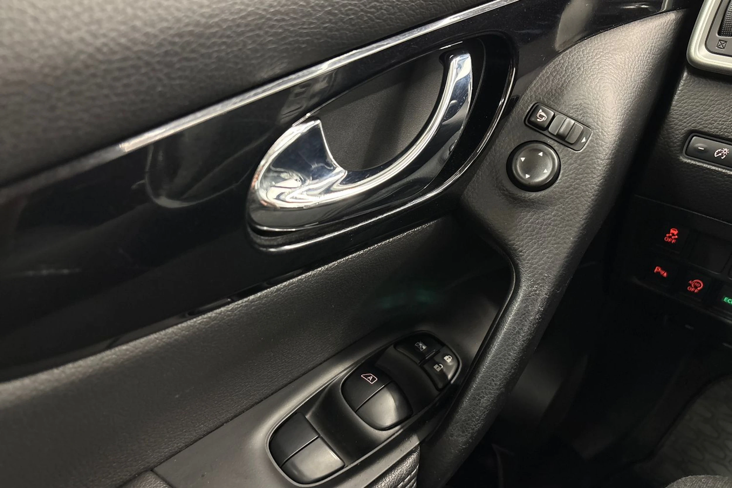 valkoinen Nissan Qashqai 2015 kuva 19.