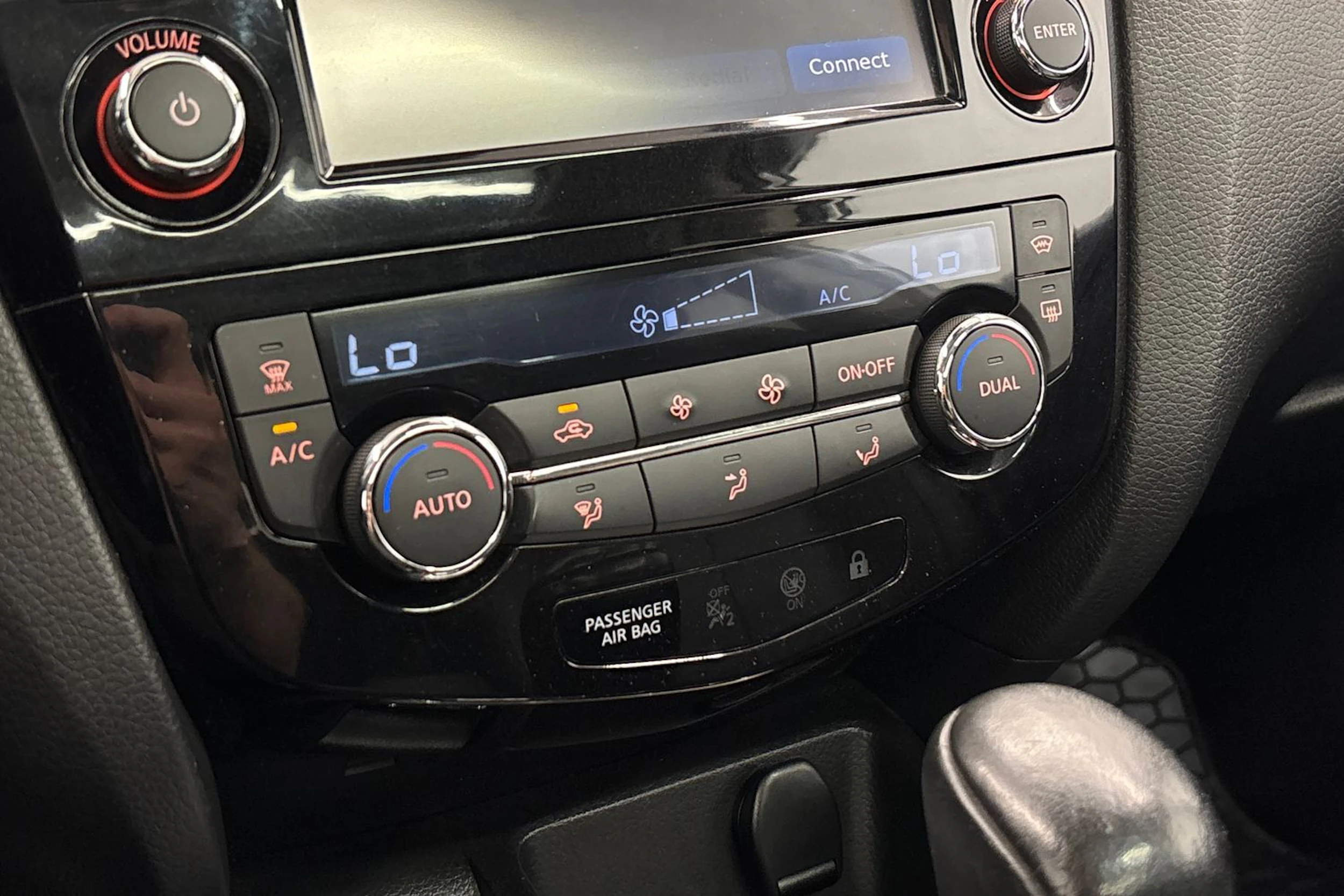 valkoinen Nissan Qashqai 2015 kuva 20.