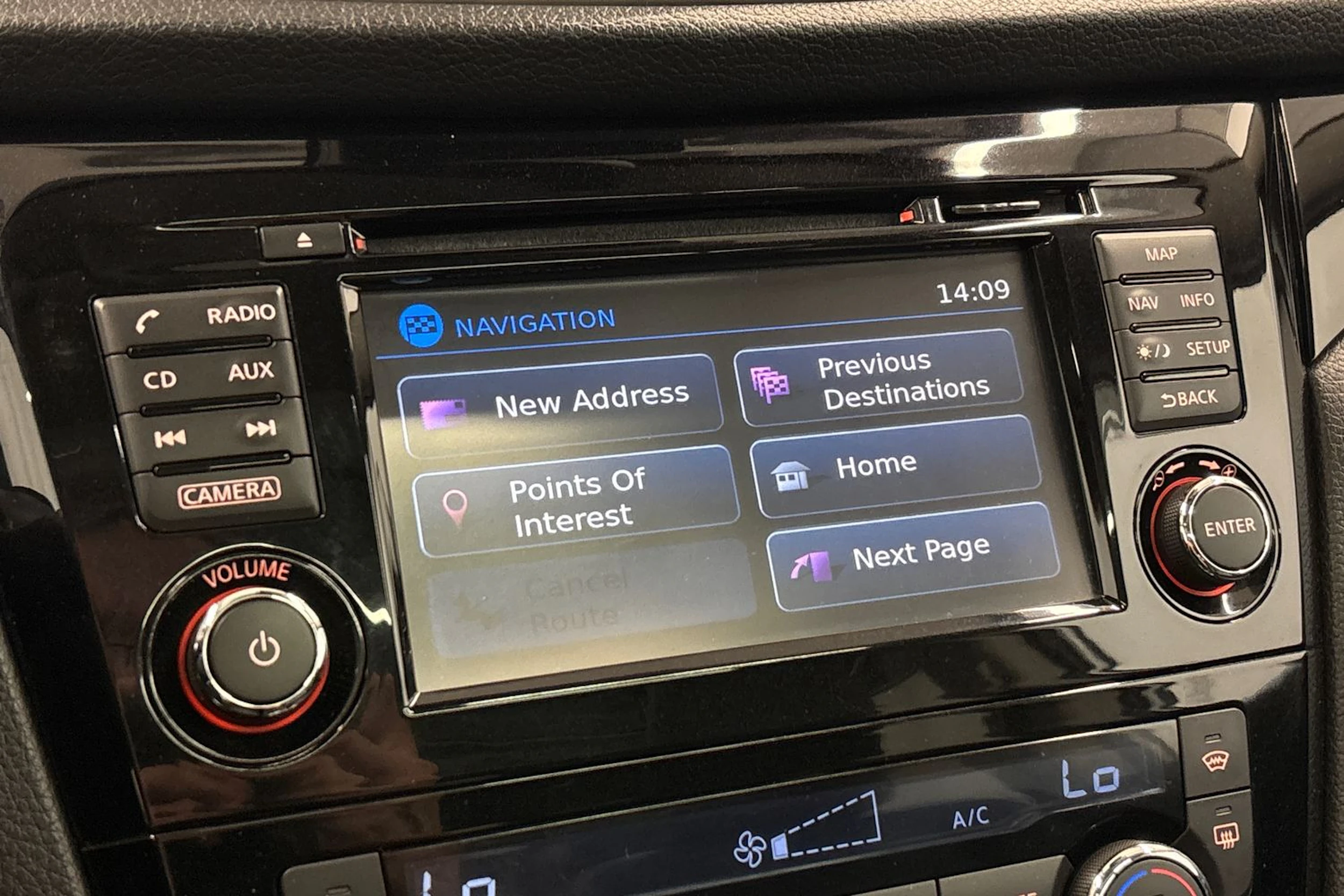 valkoinen Nissan Qashqai 2015 kuva 22.