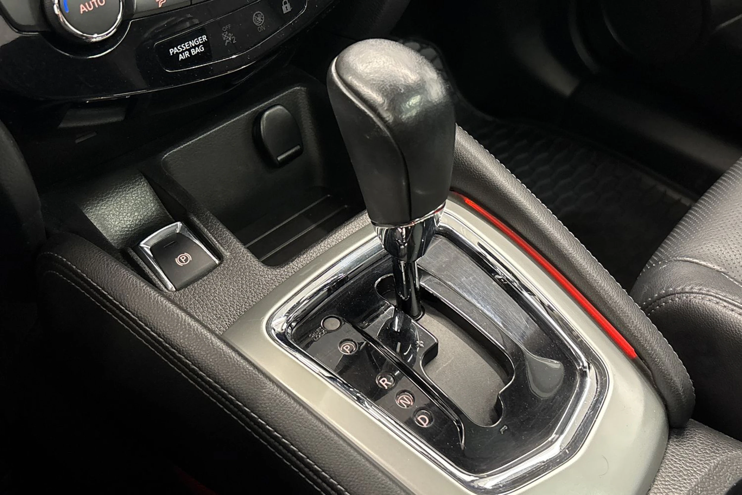 valkoinen Nissan Qashqai 2015 kuva 24.