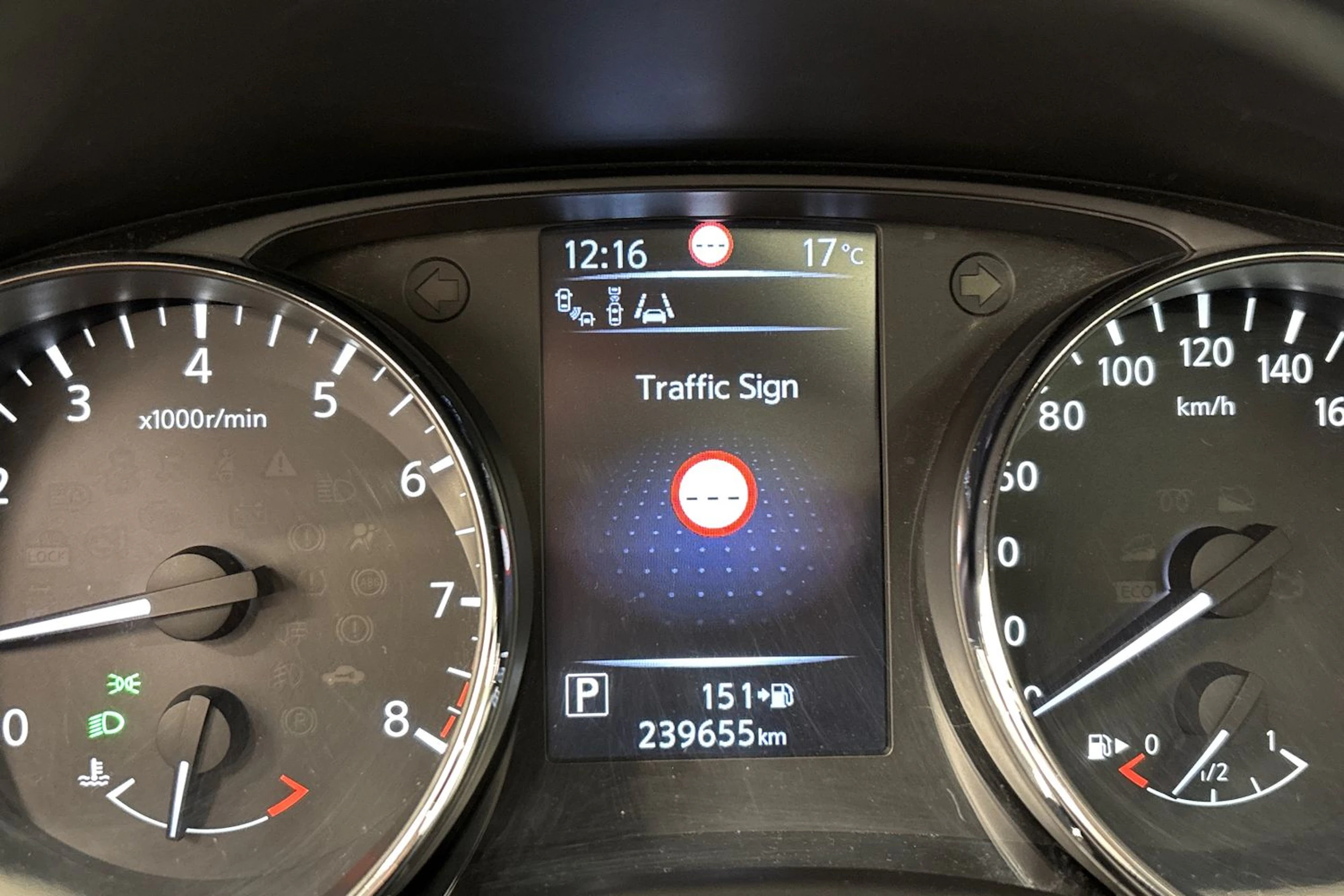 valkoinen Nissan Qashqai 2015 kuva 31.