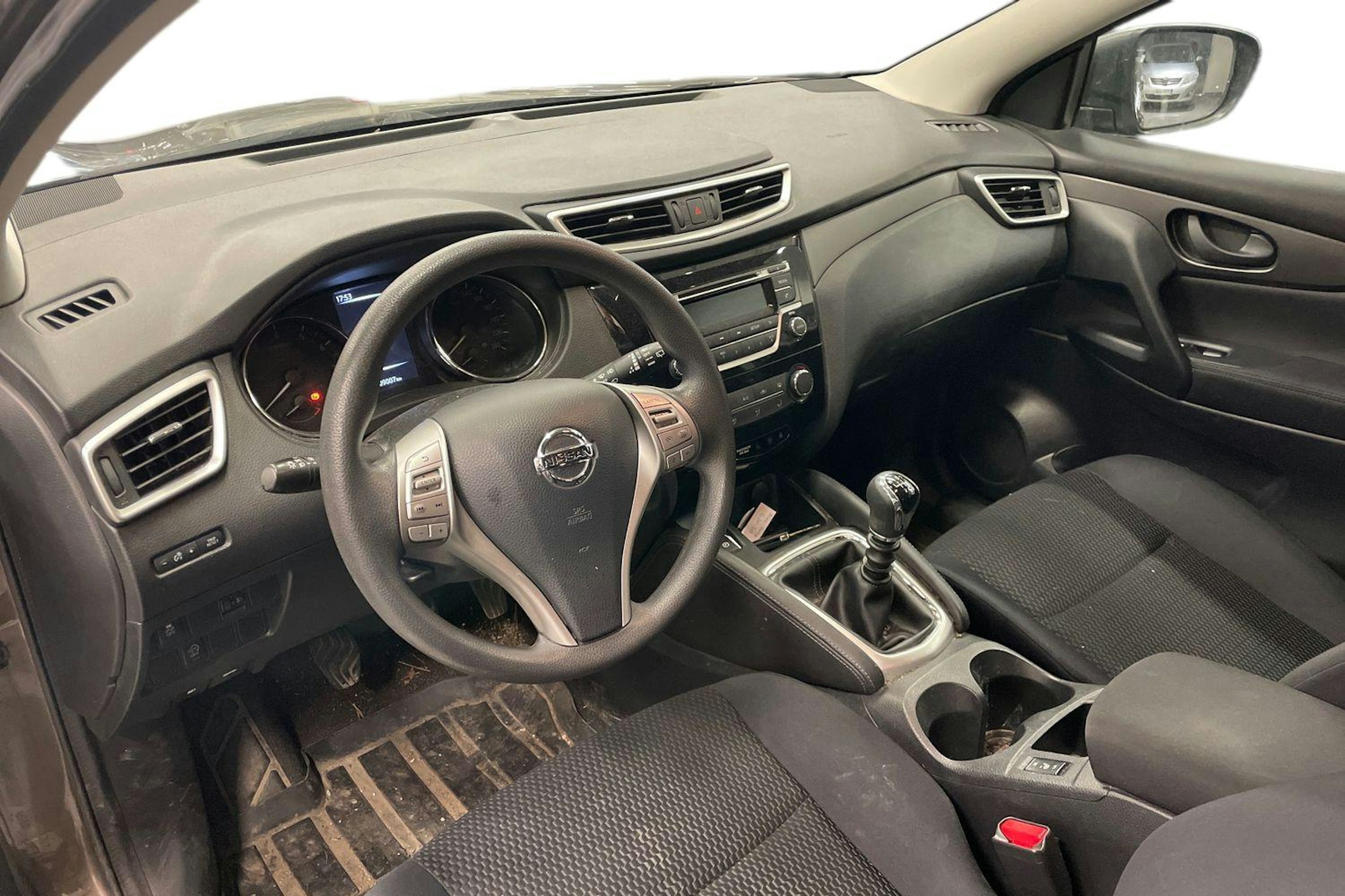 Ruskea (beige) Nissan Qashqai 2015 kuva 3.