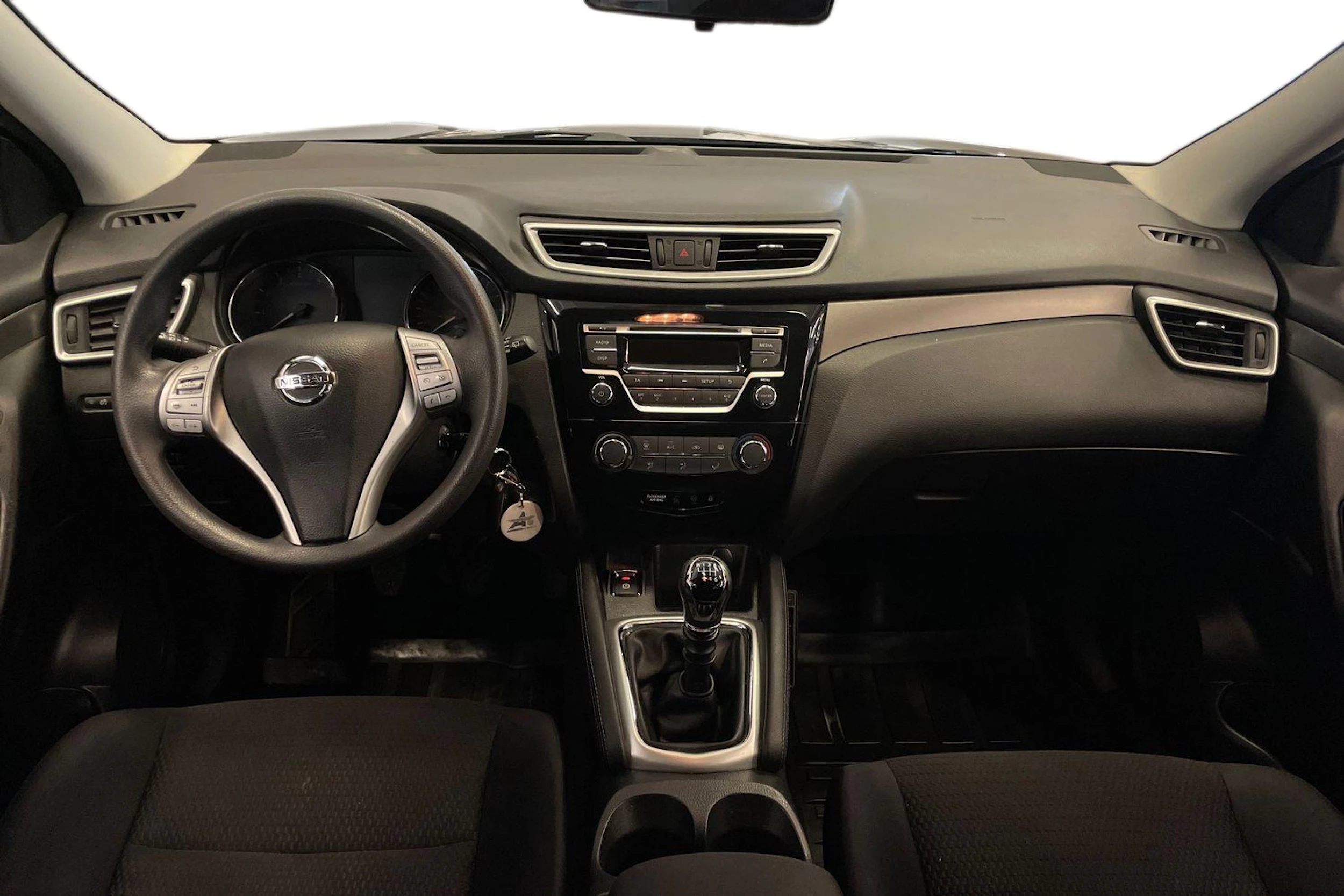 Ruskea (beige) Nissan Qashqai 2015 kuva 9.
