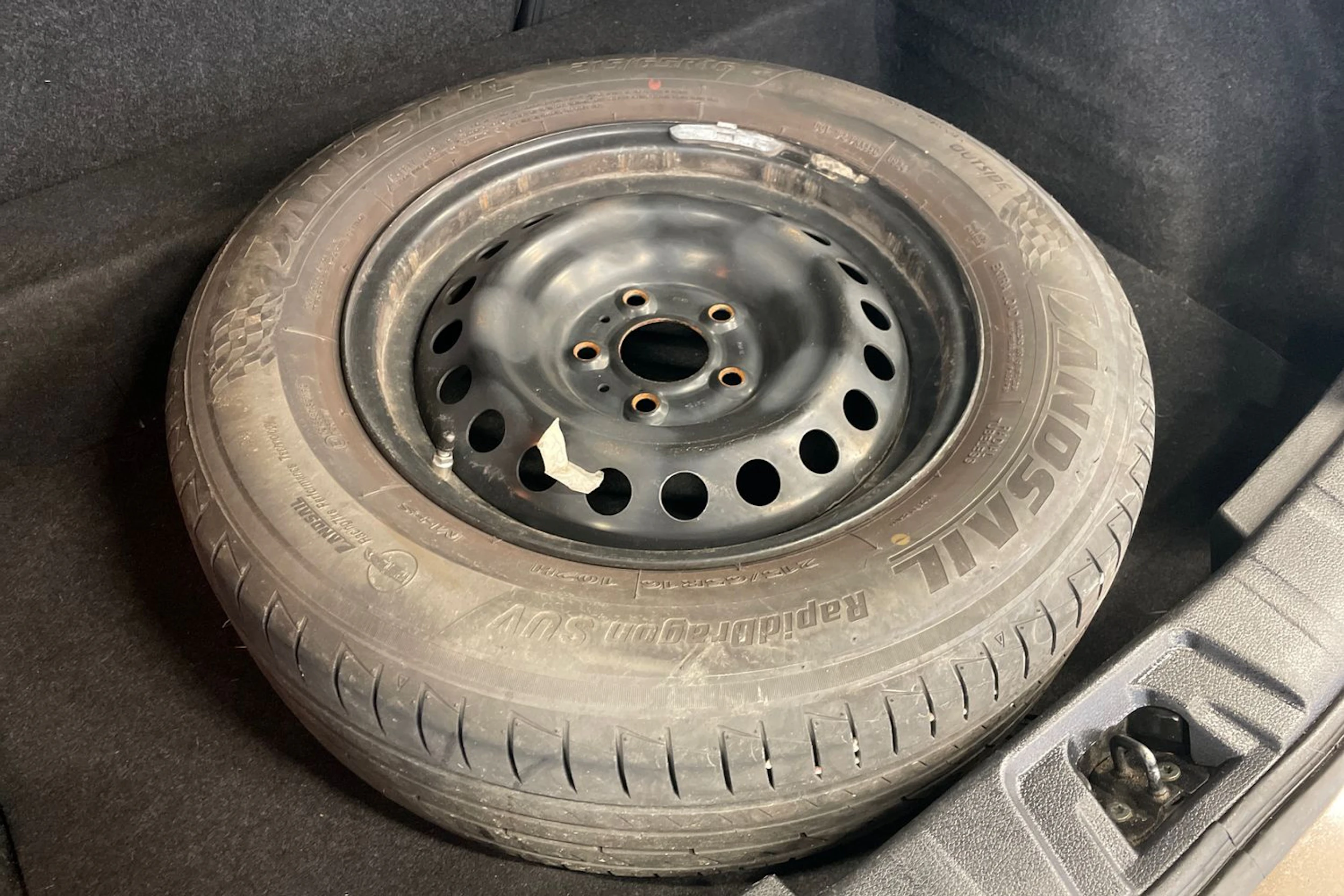 Ruskea (beige) Nissan Qashqai 2015 kuva 13.