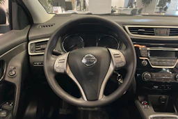 Ruskea (beige) Nissan Qashqai 2015 kuva 18.
