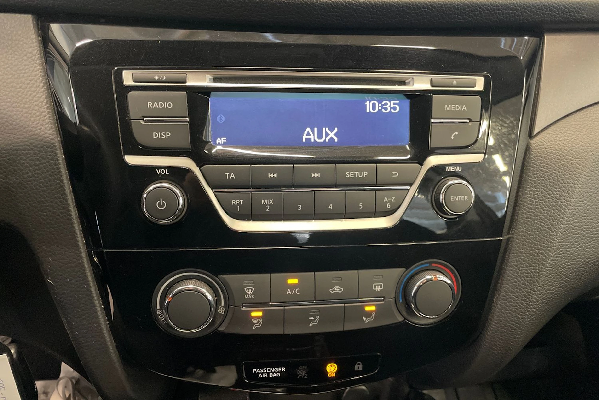 Ruskea (beige) Nissan Qashqai 2015 kuva 19.