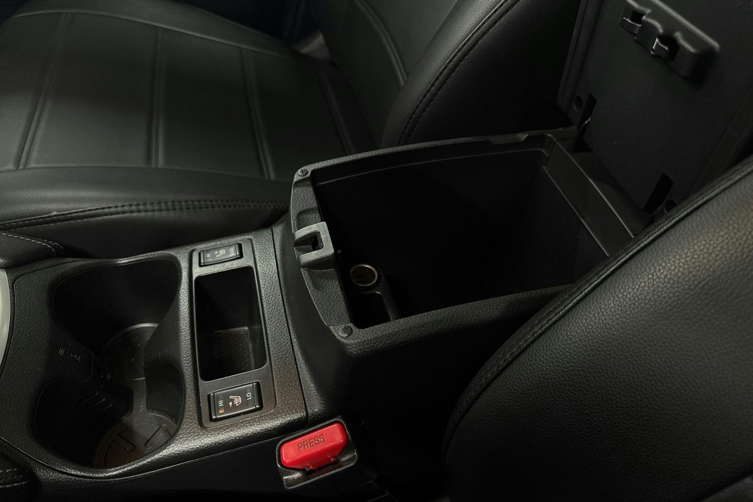 valkoinen Nissan Qashqai 2015 kuva 29.