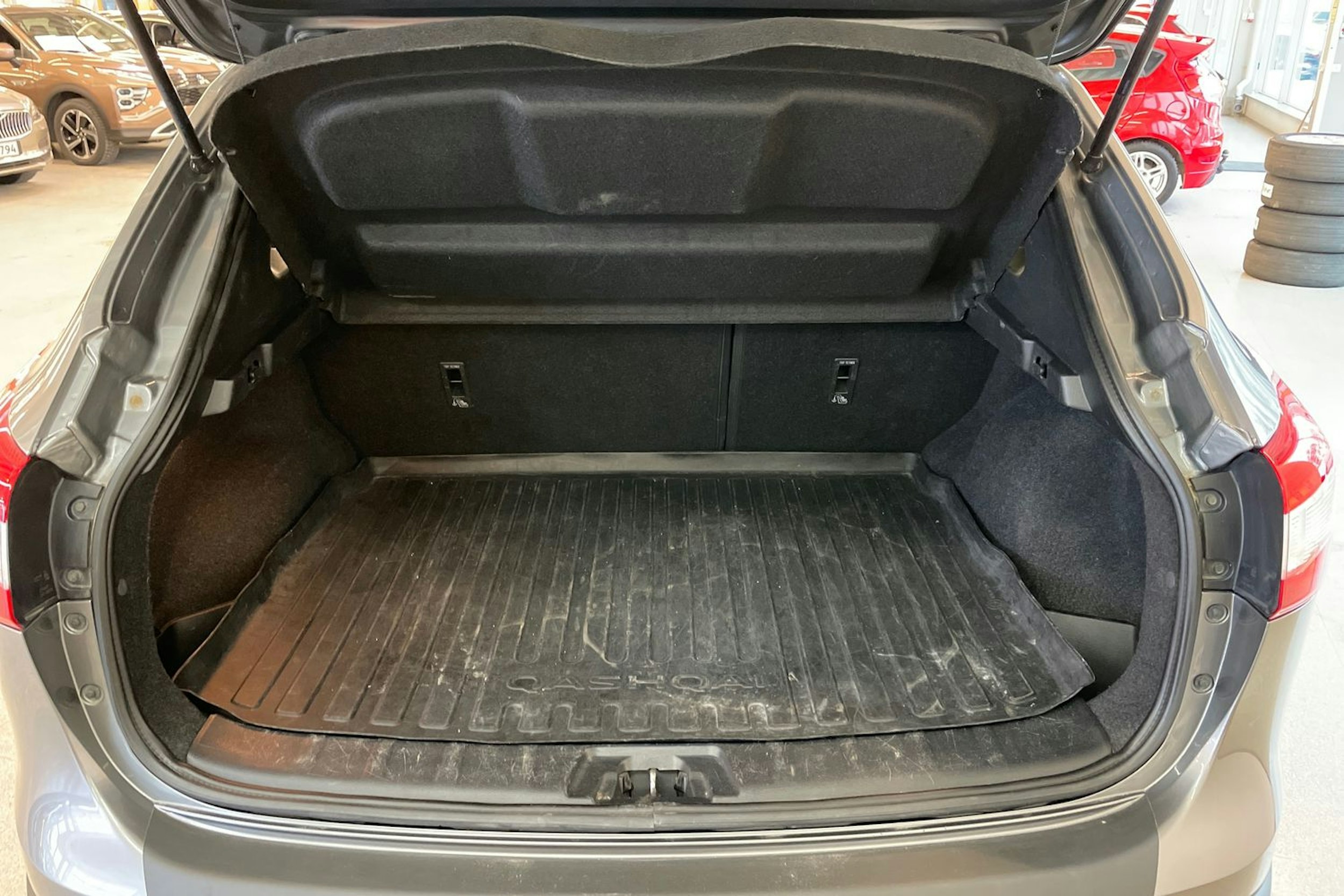 harmaa Nissan Qashqai 2015 kuva 22.