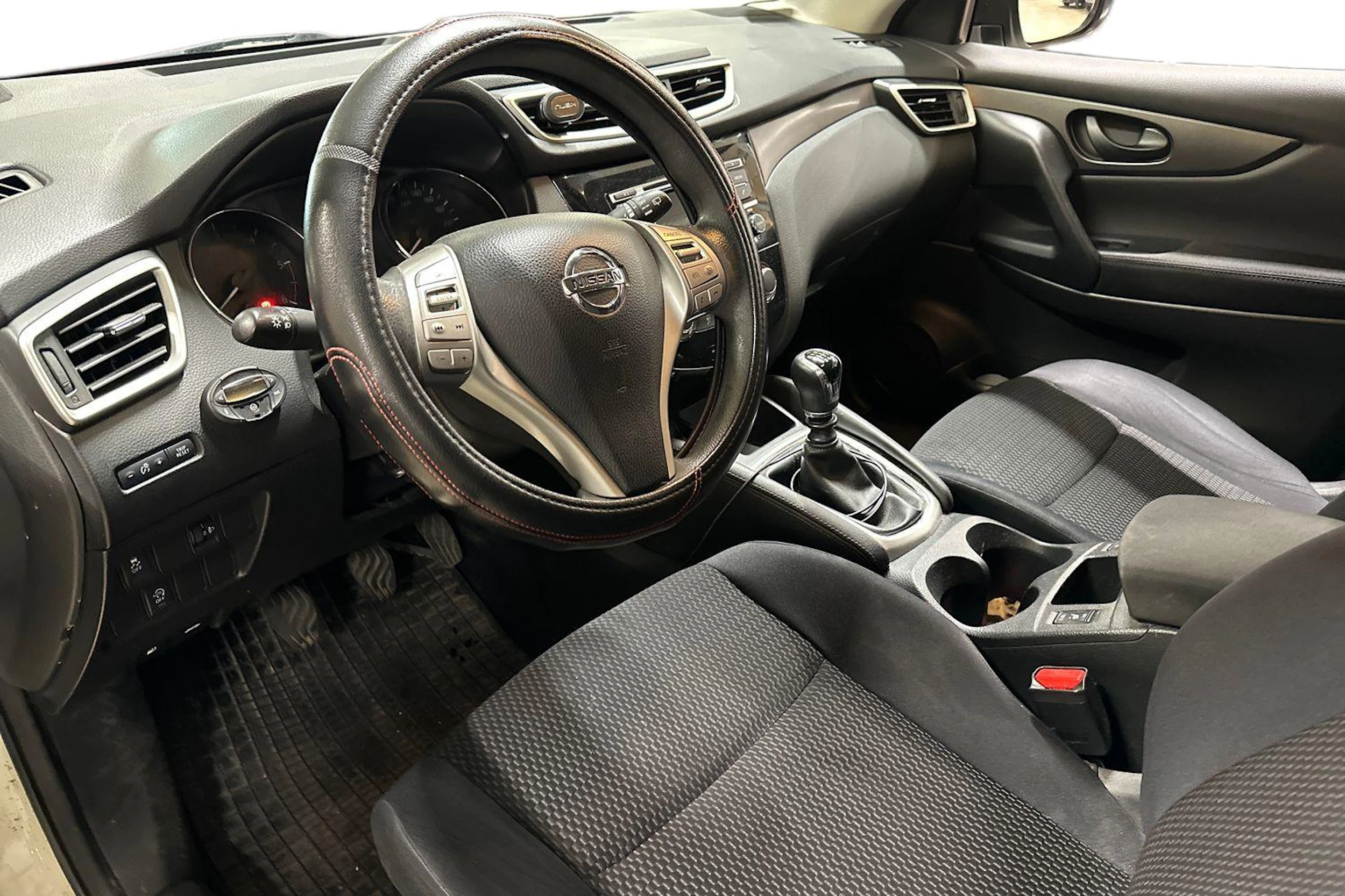 valkoinen Nissan Qashqai 2015 kuva 3.