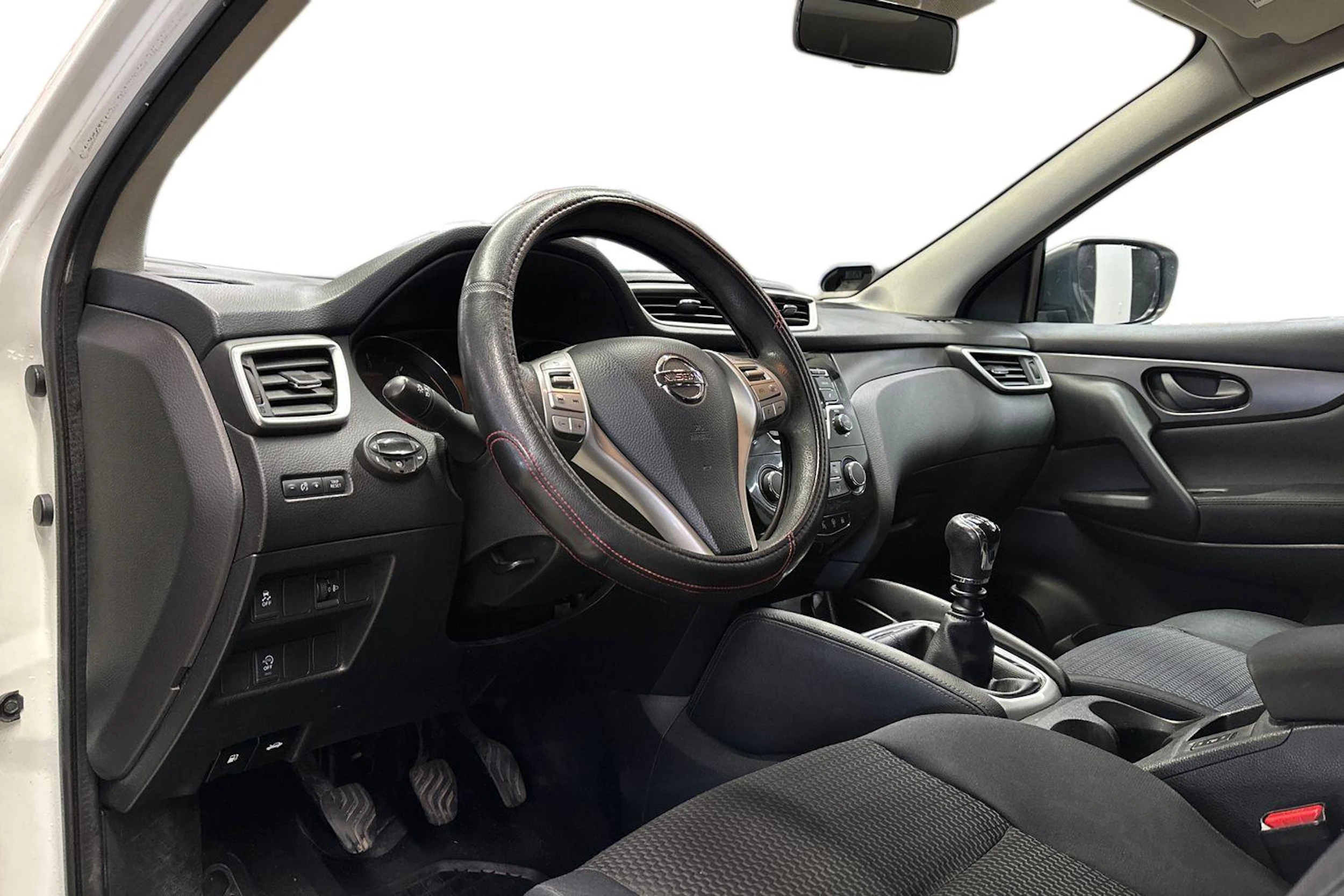 valkoinen Nissan Qashqai 2015 kuva 6.