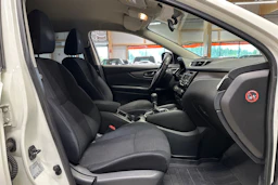 valkoinen Nissan Qashqai 2015 kuva 11.