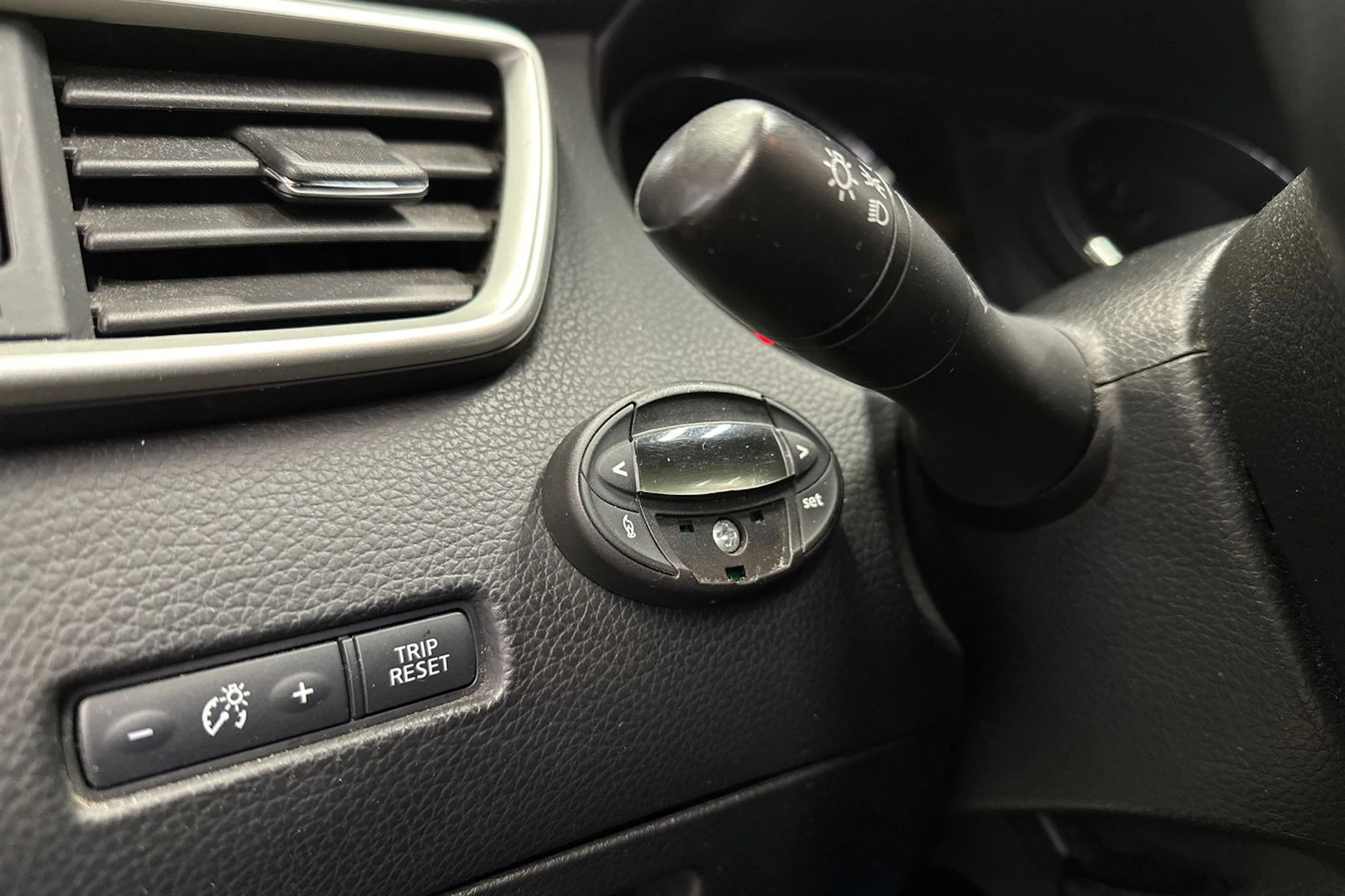 valkoinen Nissan Qashqai 2015 kuva 12.