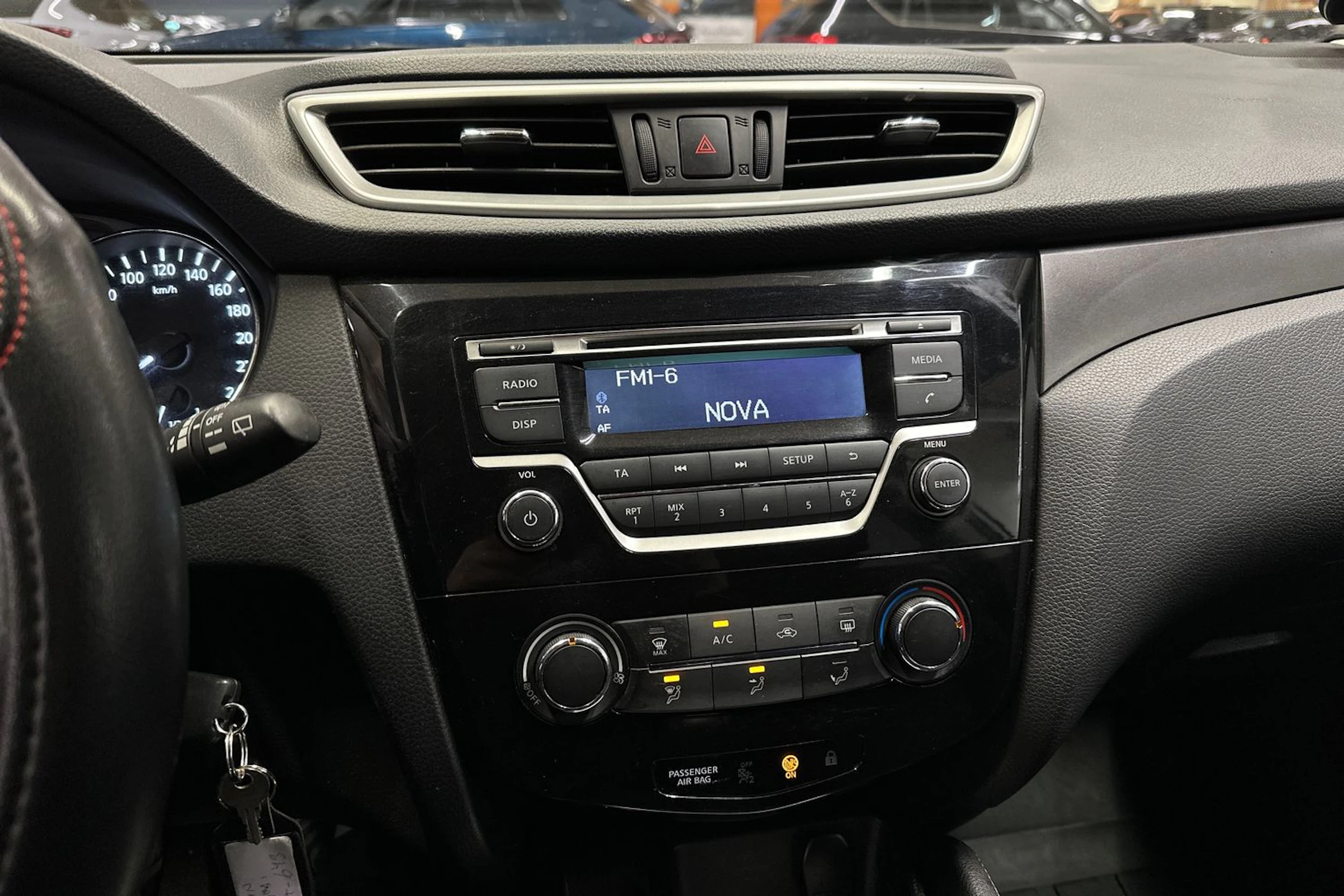 valkoinen Nissan Qashqai 2015 kuva 13.
