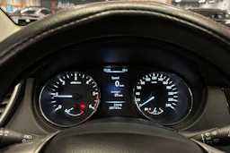 valkoinen Nissan Qashqai 2015 kuva 15.